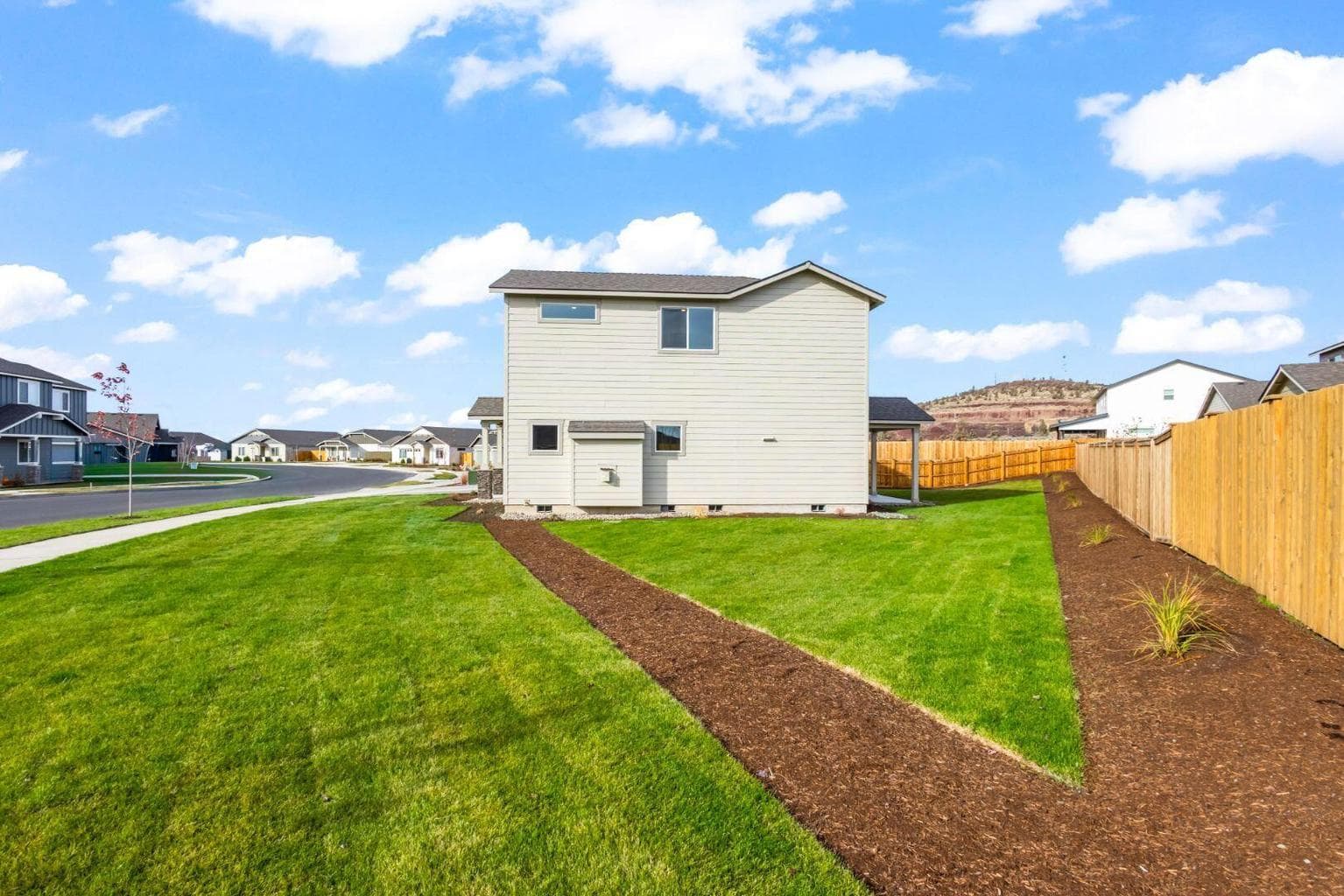 Photo of 1079 NW Walnut Avenue 29 of 31