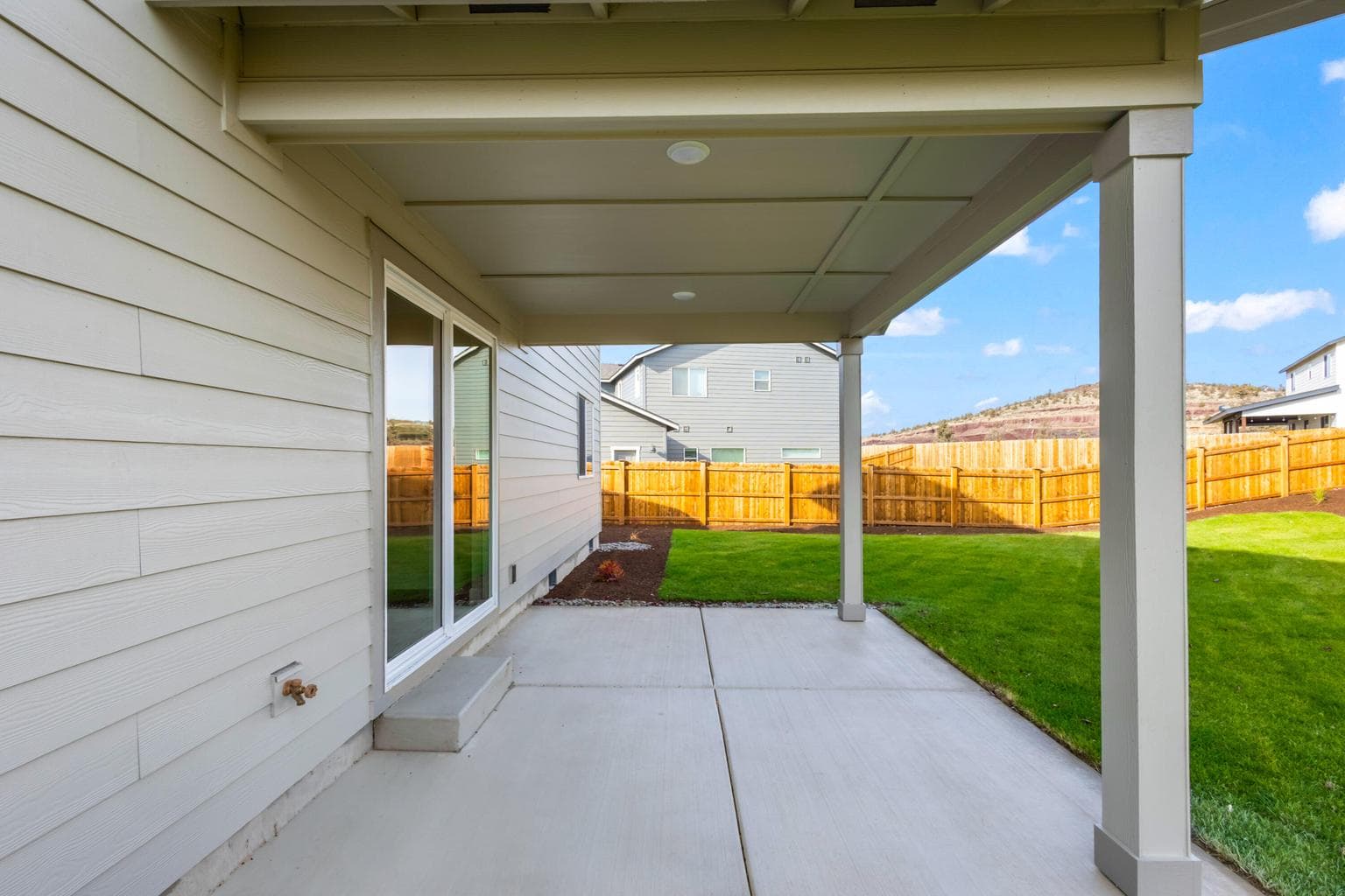Photo of 1079 NW Walnut Avenue 28 of 31