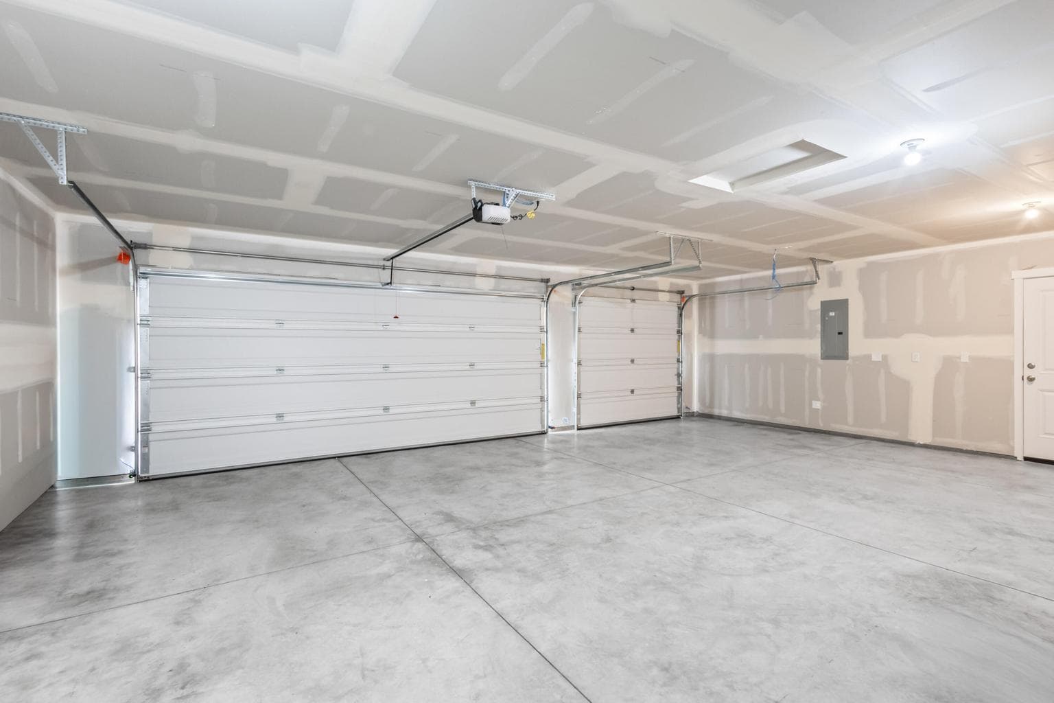 Photo of 1079 NW Walnut Avenue 25 of 31
