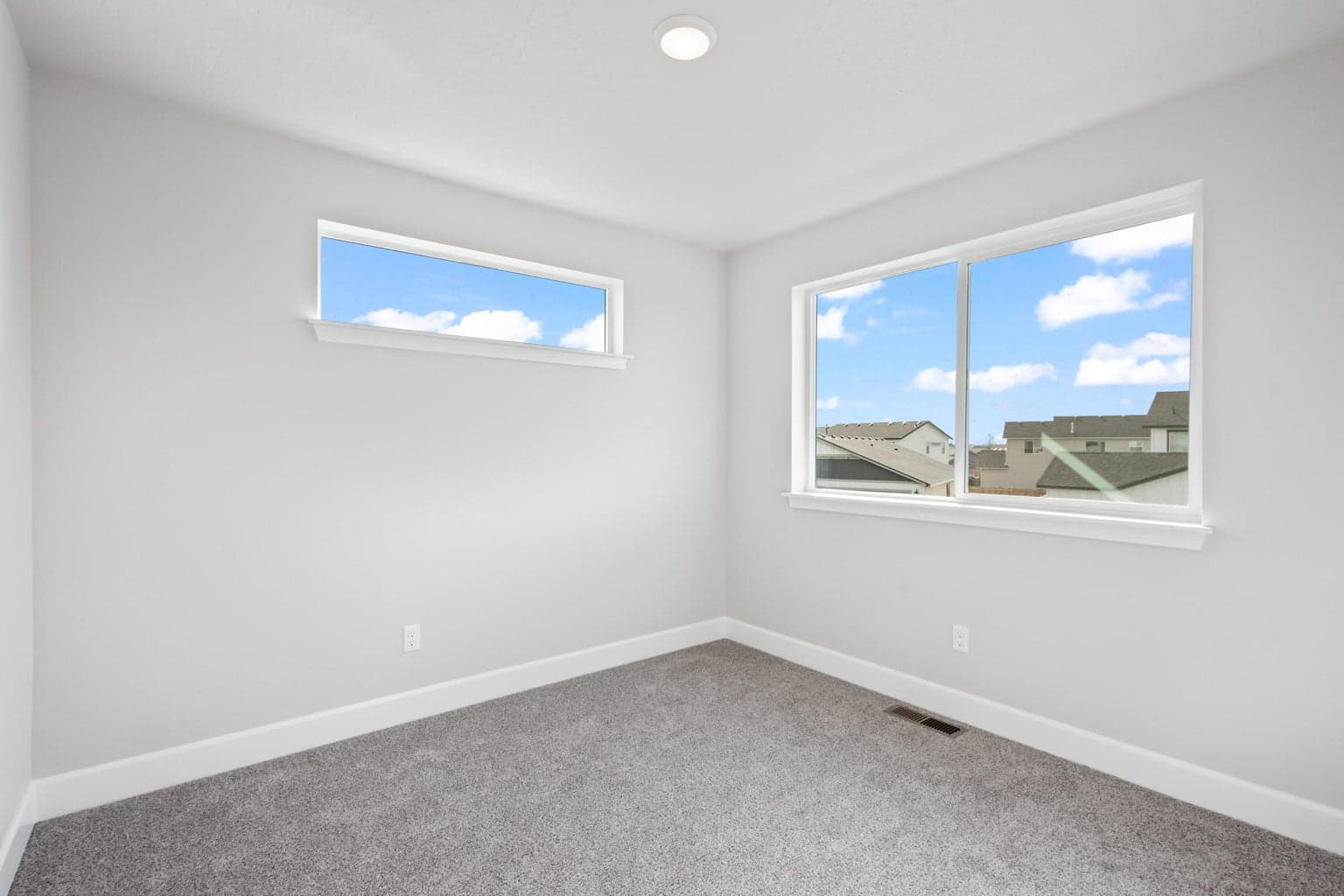 Photo of 1079 NW Walnut Avenue 22 of 31