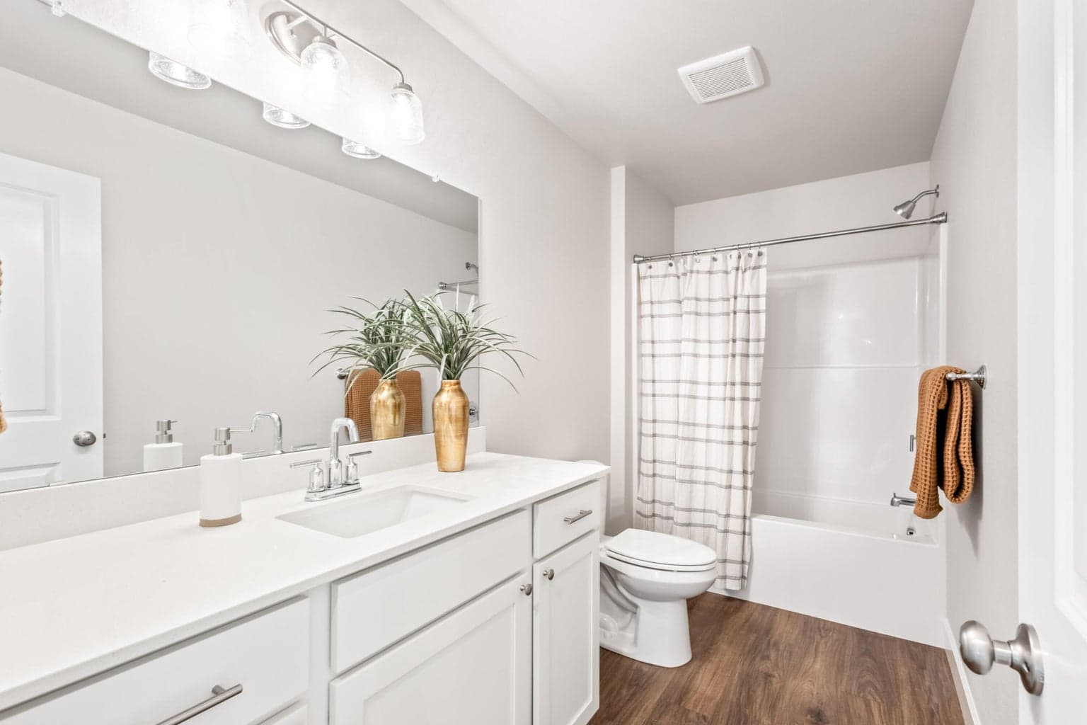 Photo of 1079 NW Walnut Avenue 23 of 31