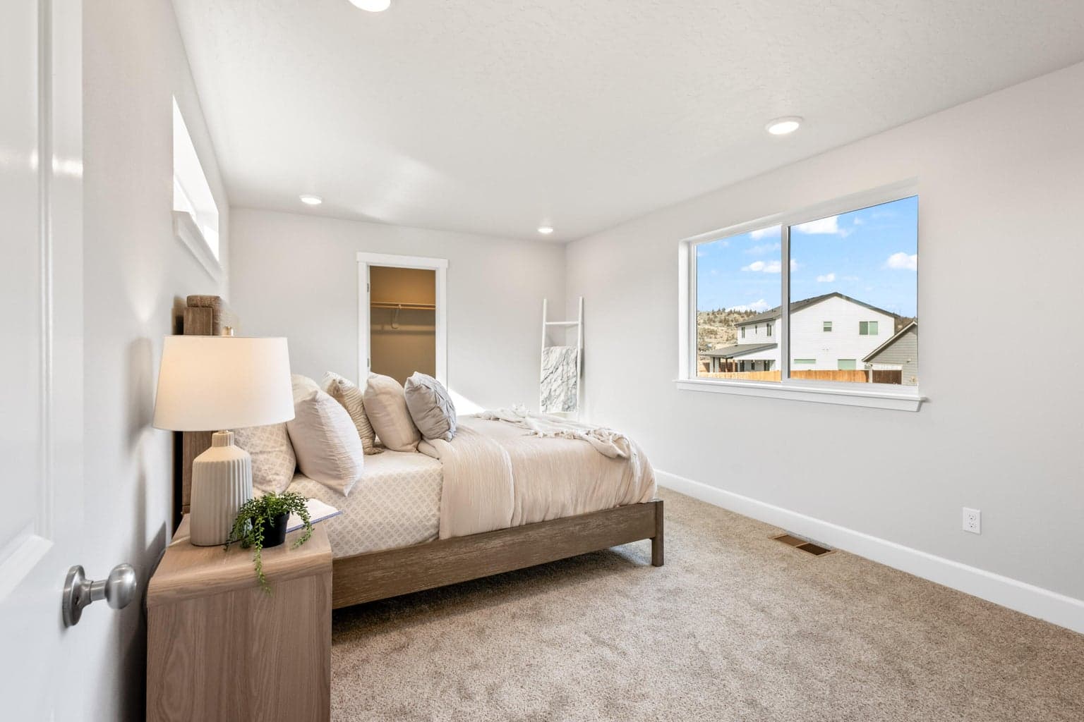 Photo of 1079 NW Walnut Avenue 17 of 31