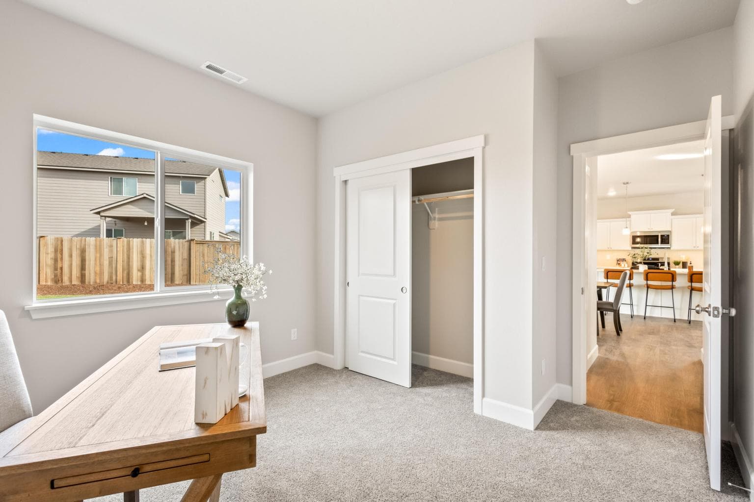 Photo of 1079 NW Walnut Avenue 14 of 31