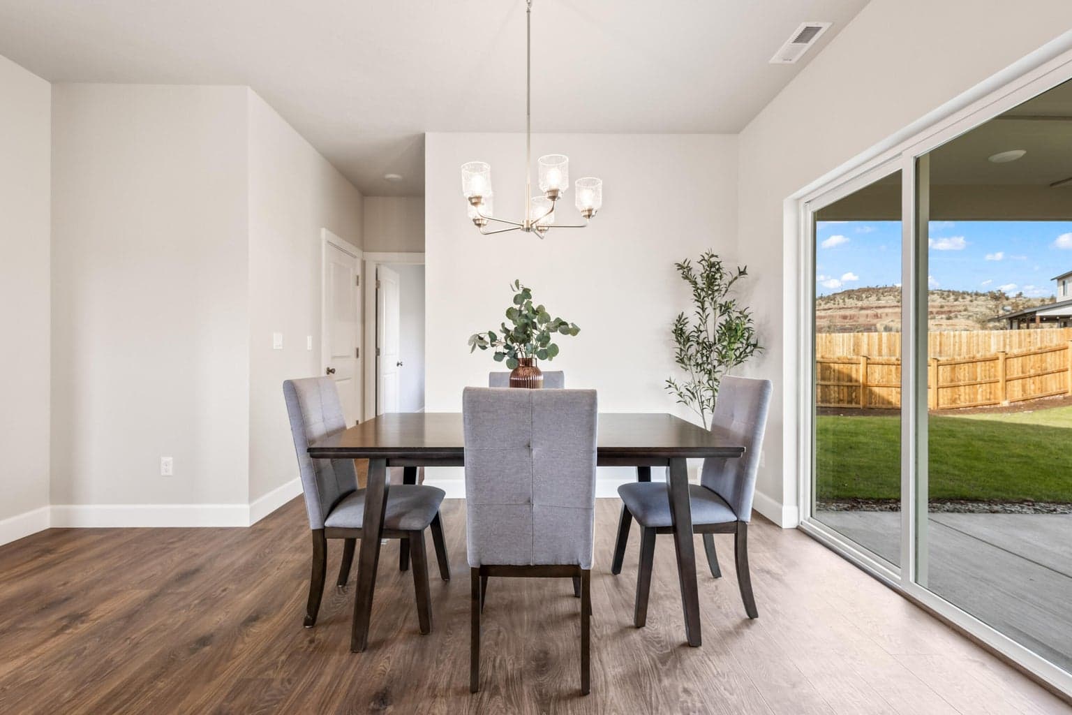 Photo of 1079 NW Walnut Avenue 13 of 31