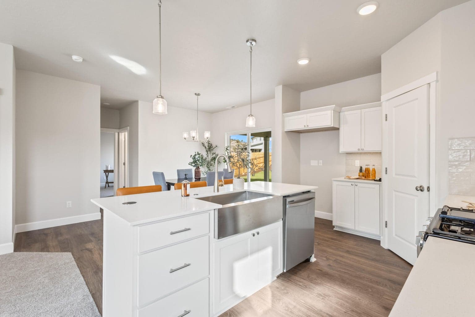 Photo of 1079 NW Walnut Avenue 10 of 31