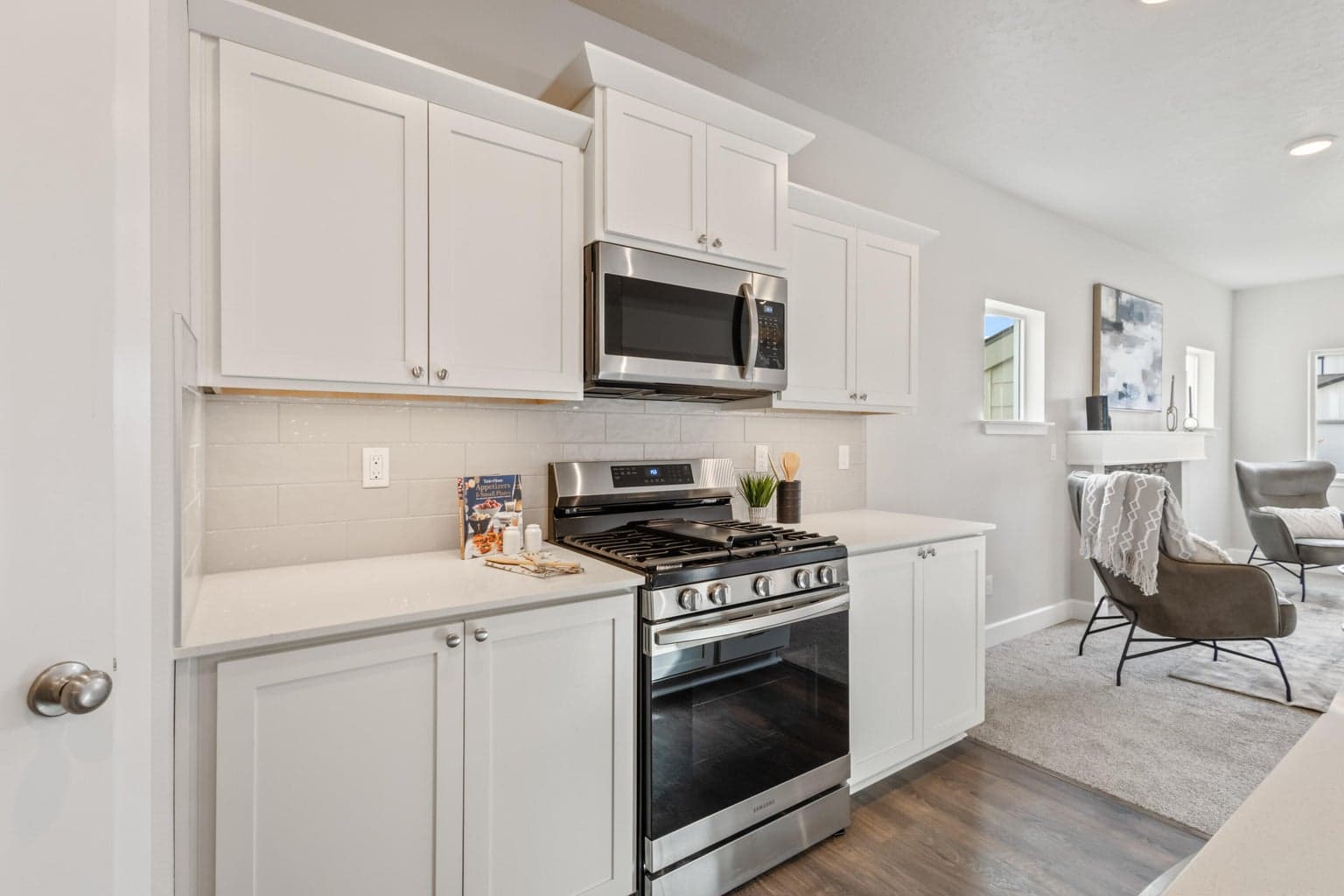 Photo of 1079 NW Walnut Avenue 9 of 31