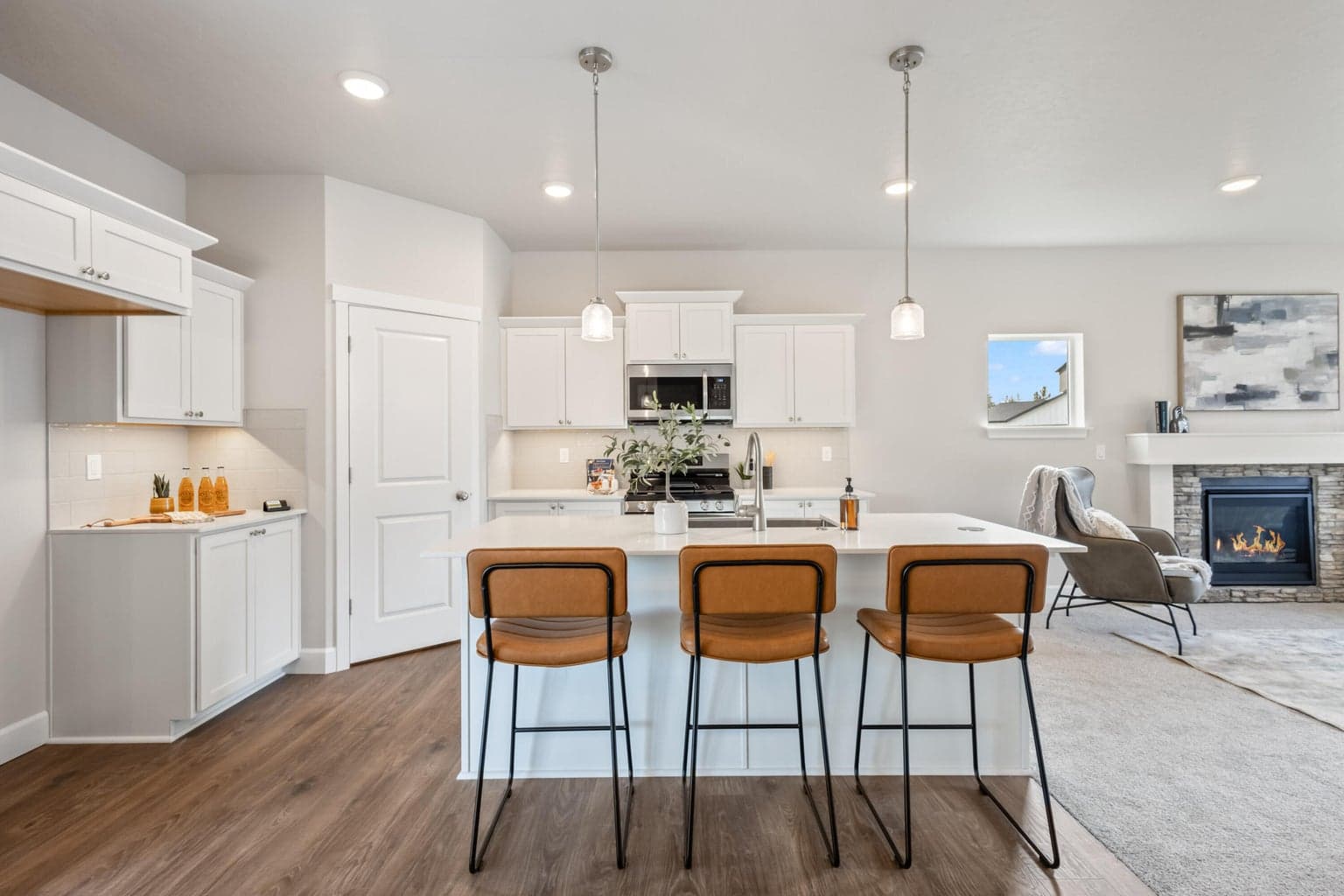 Photo of 1079 NW Walnut Avenue 11 of 31