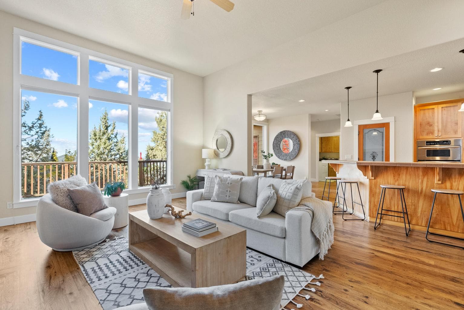 Photo of 4129 SW Majestic Avenue 6 of 52