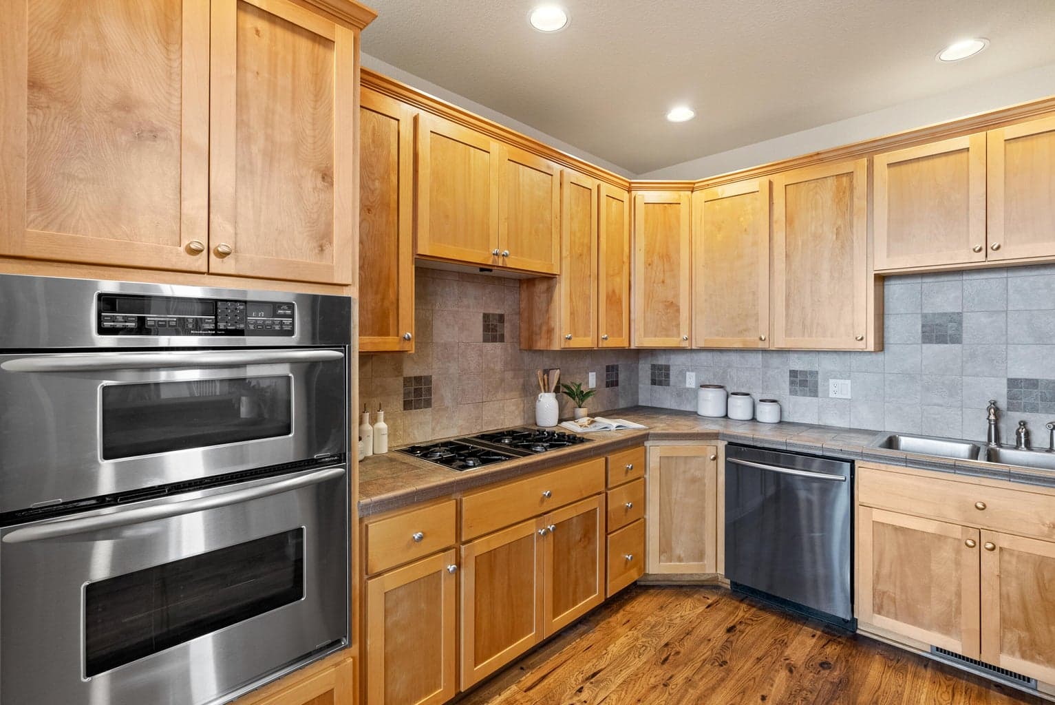 Photo of 4129 SW Majestic Avenue 12 of 52