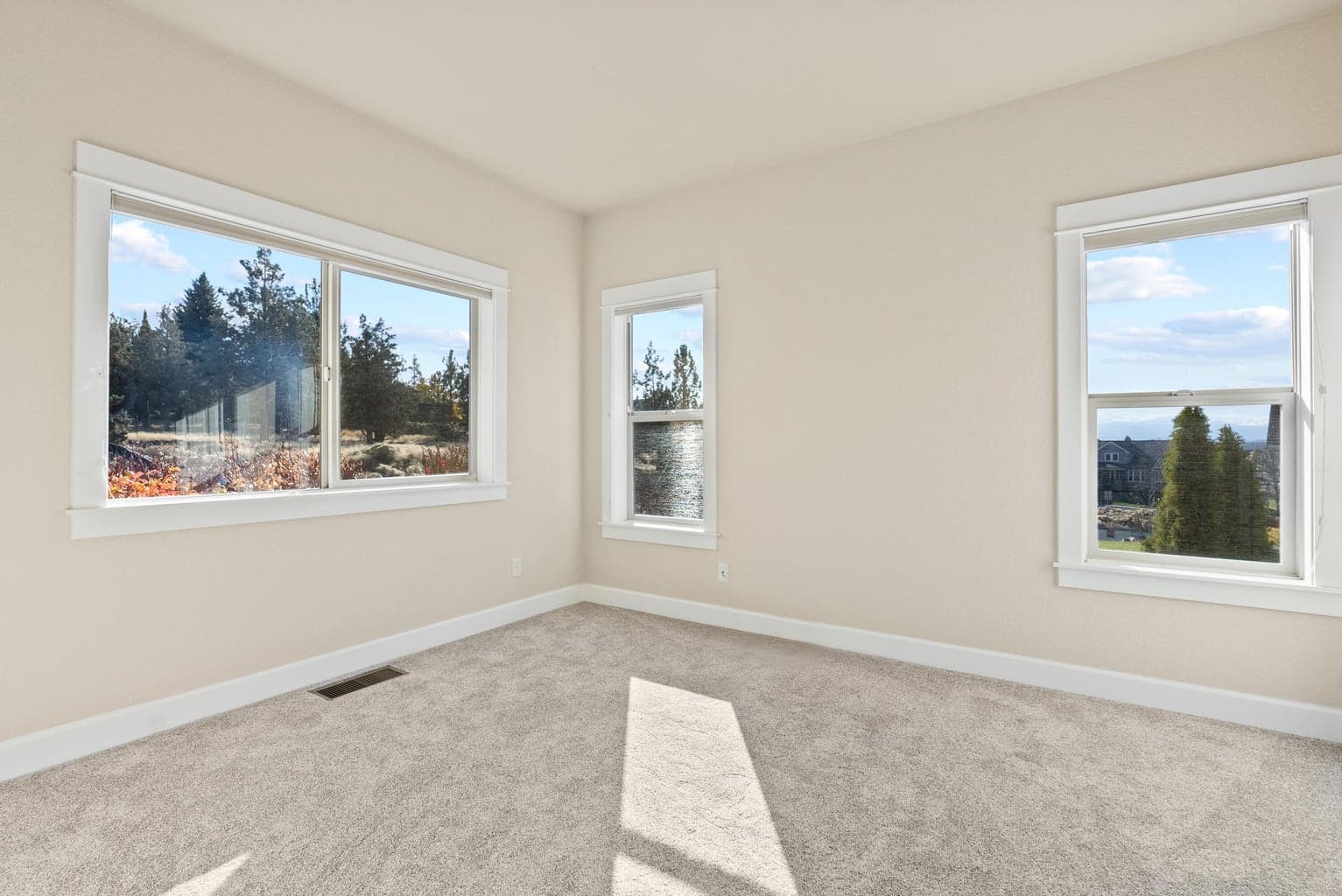Photo of 4129 SW Majestic Avenue 25 of 52