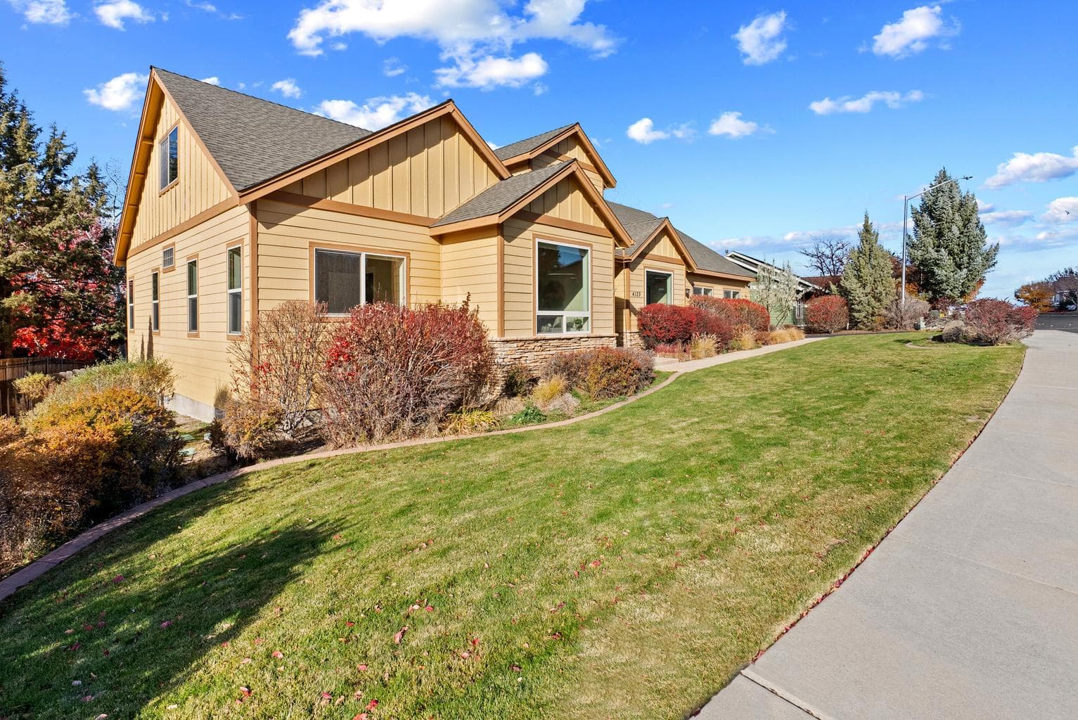 Photo of 4129 SW Majestic Avenue 35 of 52