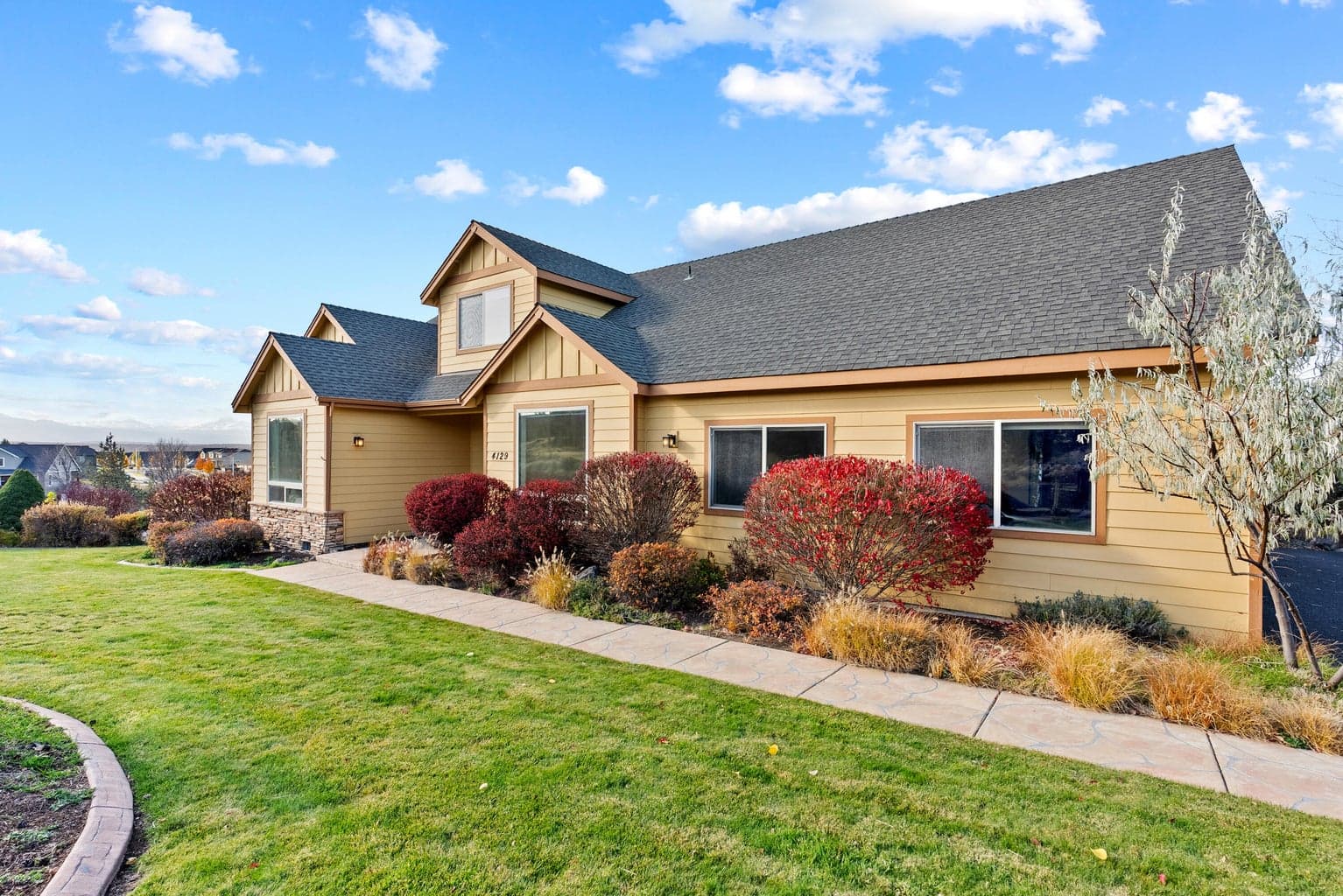 Photo of 4129 SW Majestic Avenue 34 of 52