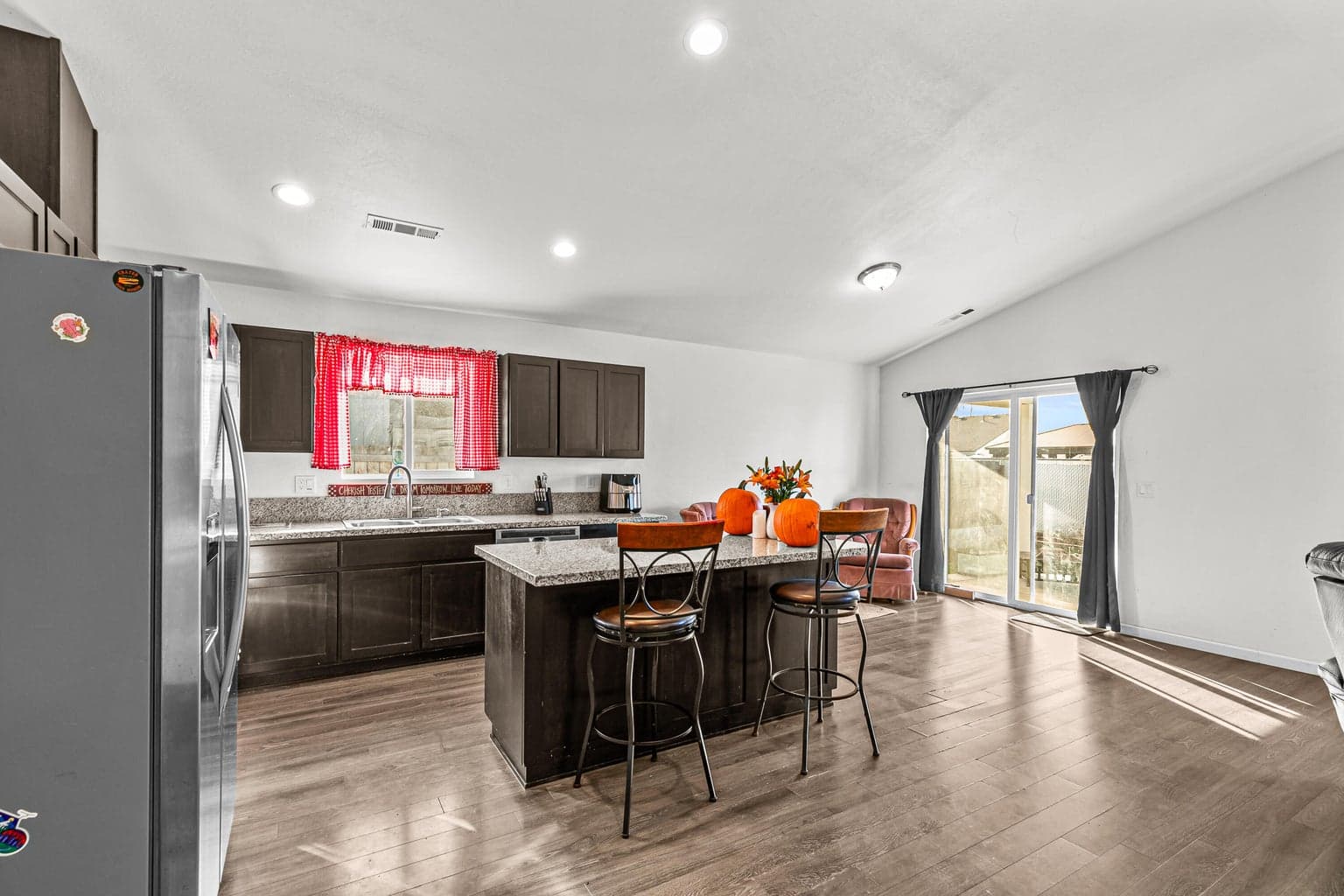 Photo of 7843 Cadence 3 of 25