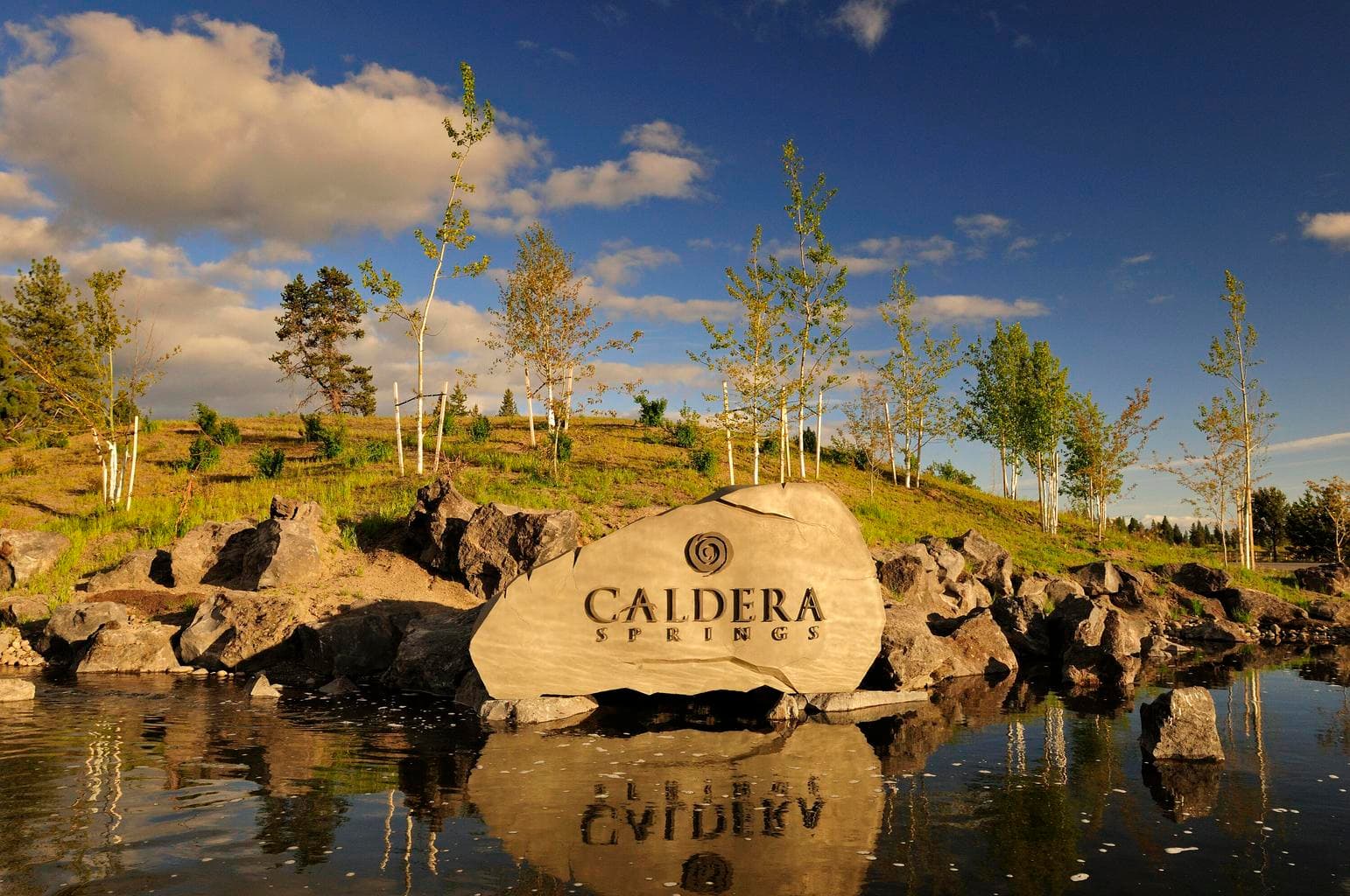 Owners delight in a suite of exclusive community amenities, including the new Forest House with a pool, water slide, fitness center, dog park, game room, and pickleball courts. Short-term rentals are also permitted. Come walk the site and start planning your Sunriver basecamp today!