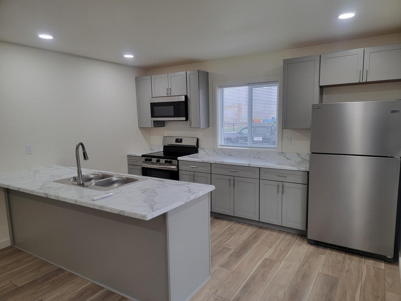 Photo of 4069 Pacific 5 of 17