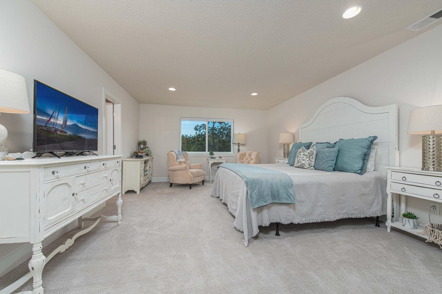 Photo of 63221 NW Red Butte Court 13 of 37