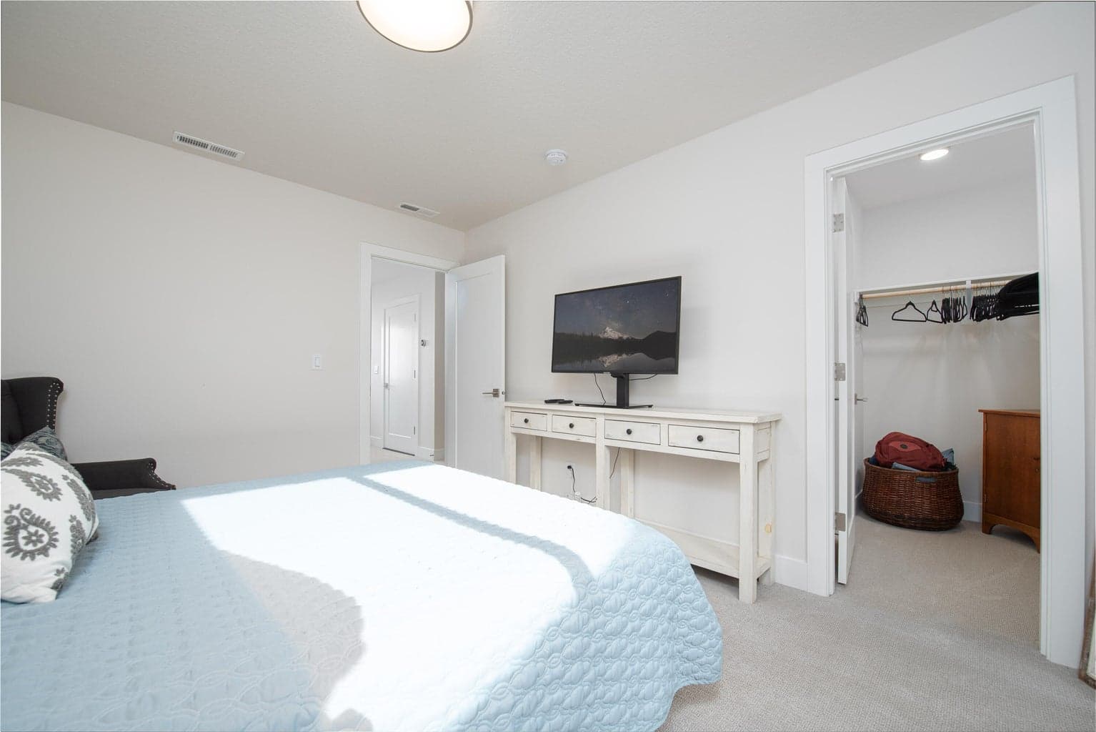 Photo of 63221 NW Red Butte Court 19 of 37