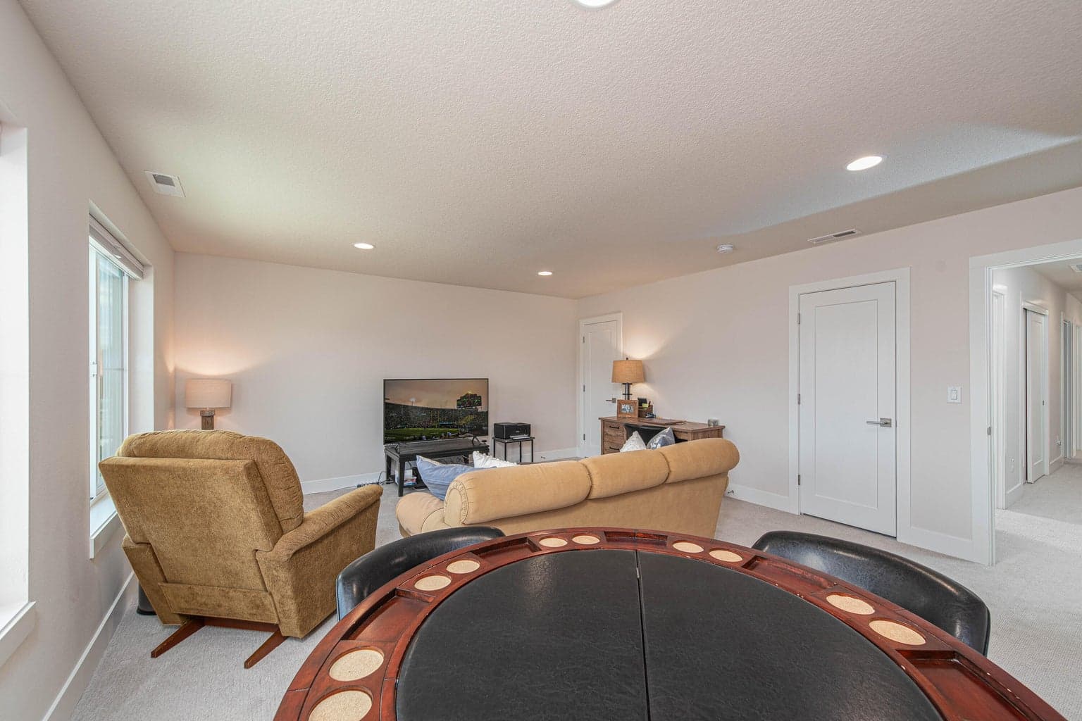 Bonus Room or 5th Bedroom (w 2 closets)