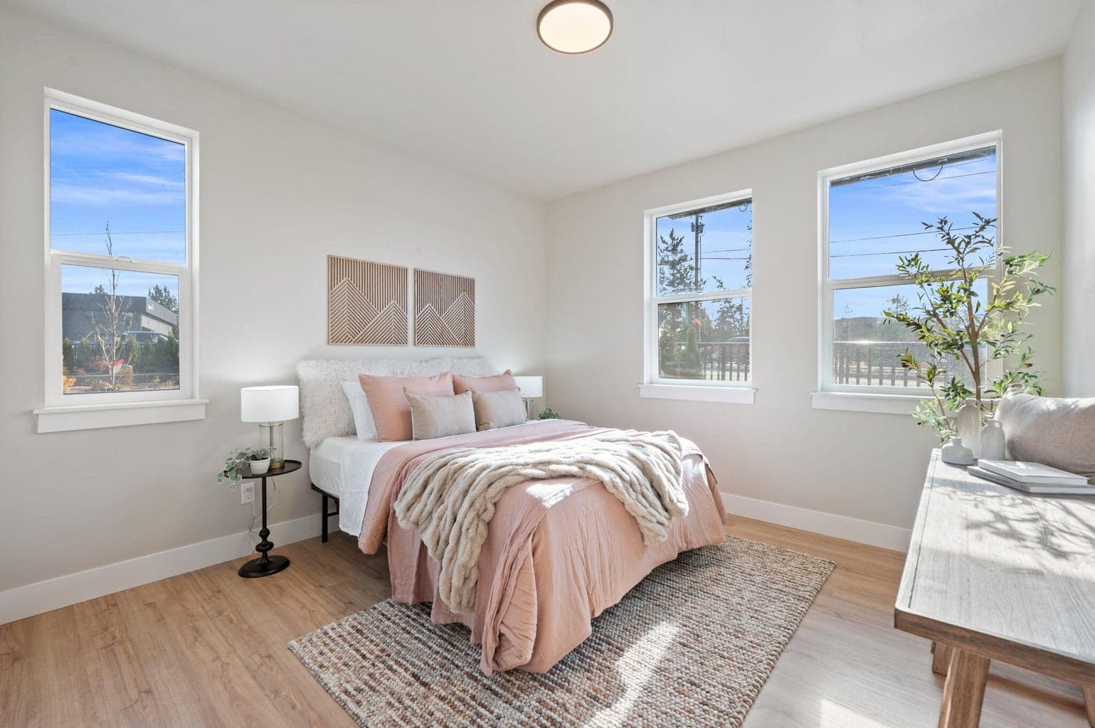 Photo of 20552 Empire Avenue 1 of 27