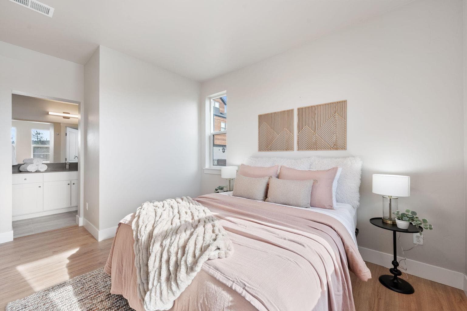 Photo of 20552 Empire Avenue 2 of 27