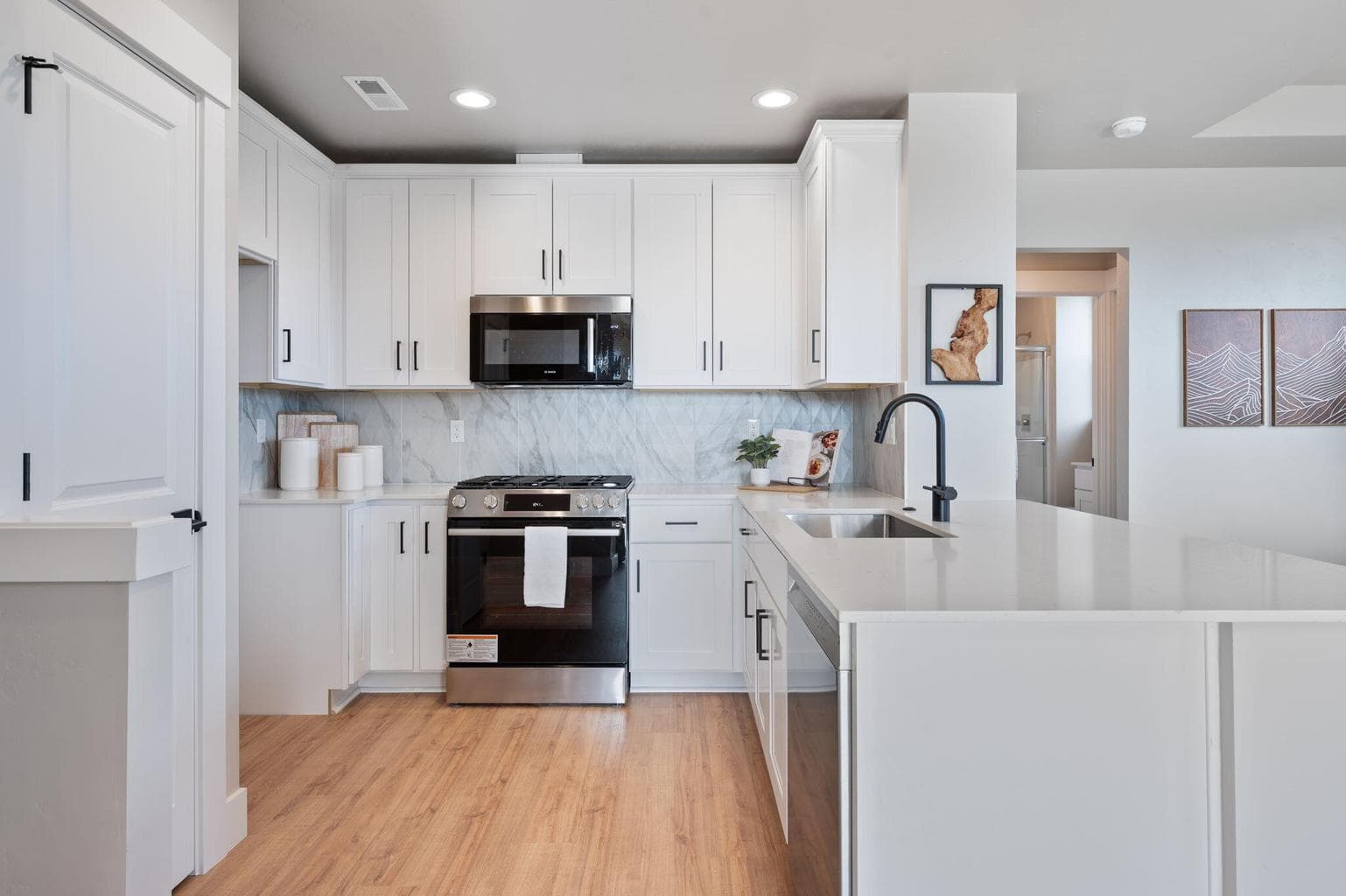 Photo of 20552 Empire Avenue 5 of 27