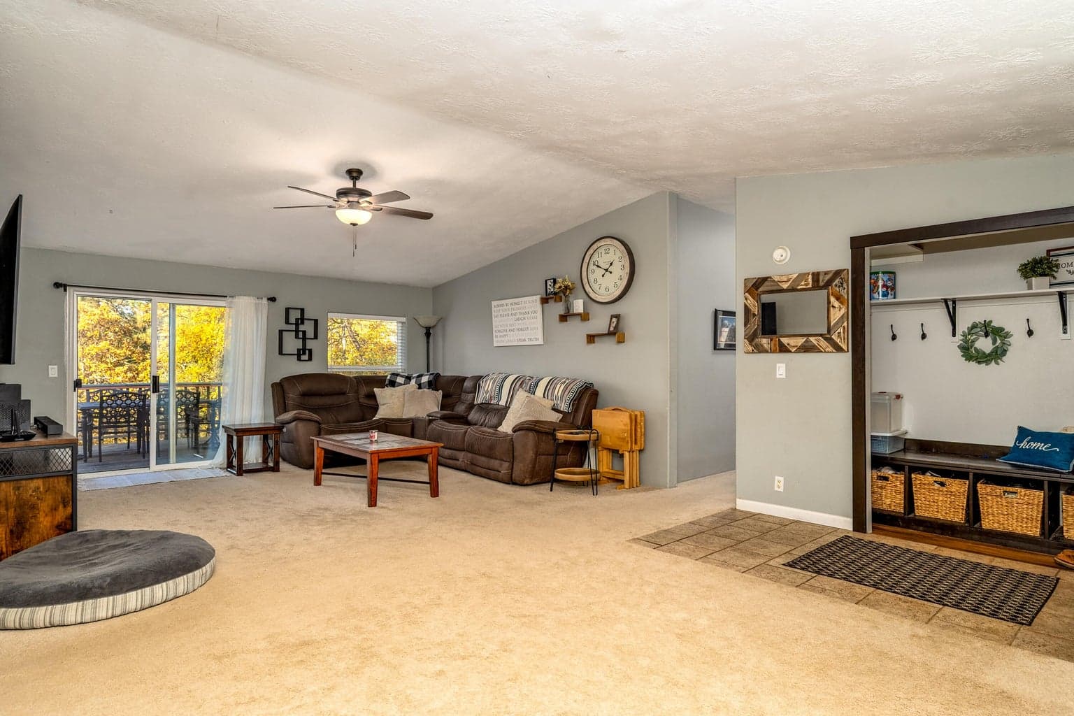 Photo of 2285 Jasmine 3 of 29