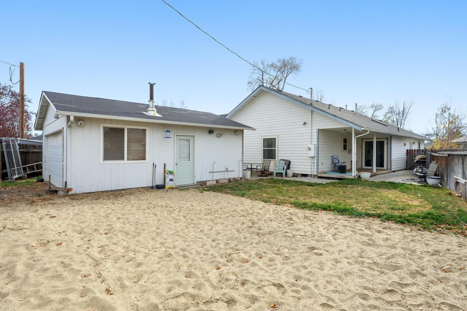 Photo of 605 NE Ochoco Avenue 14 of 15
