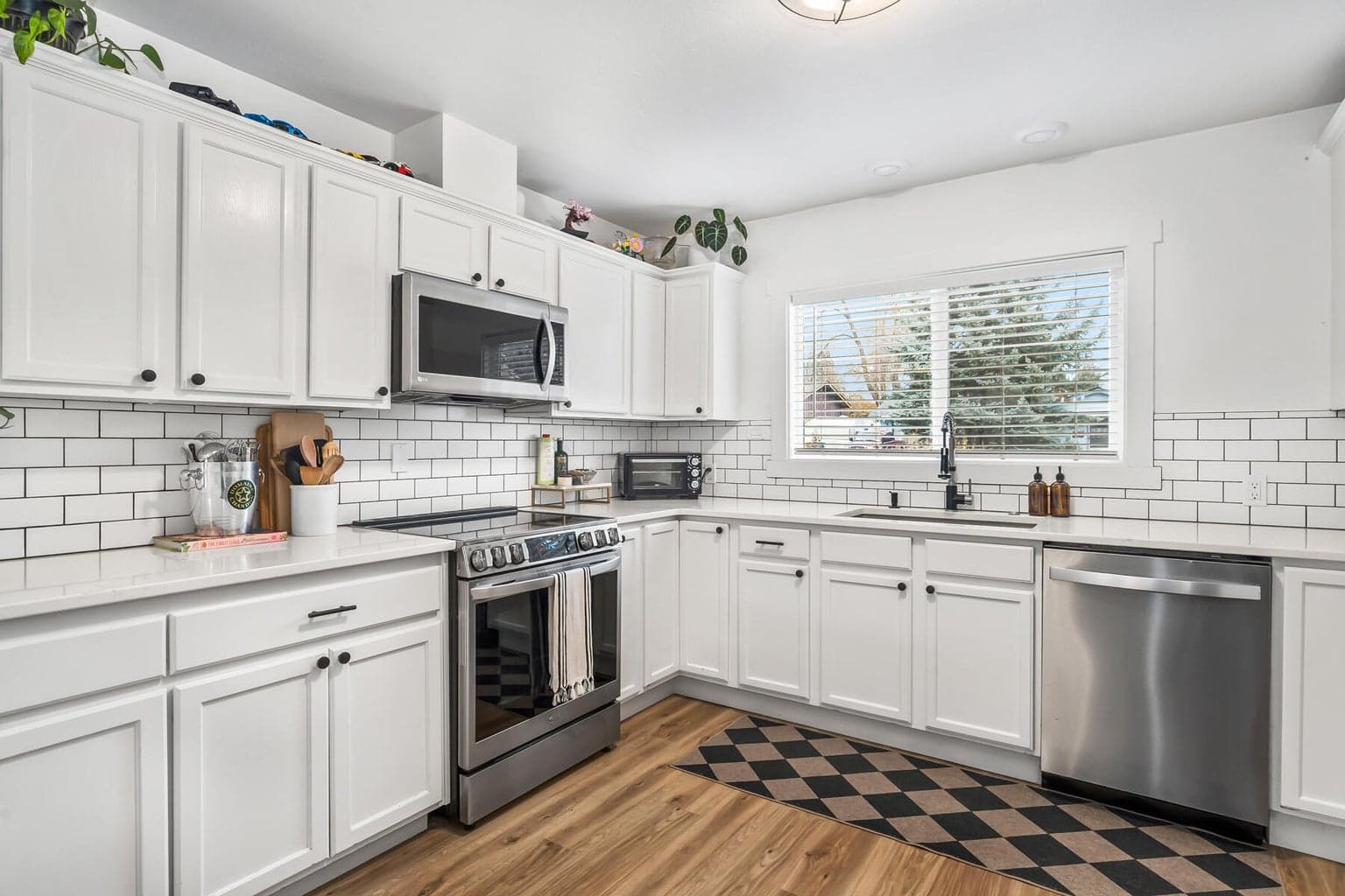 Photo of 1333 NE Dempsey Drive 13 of 41