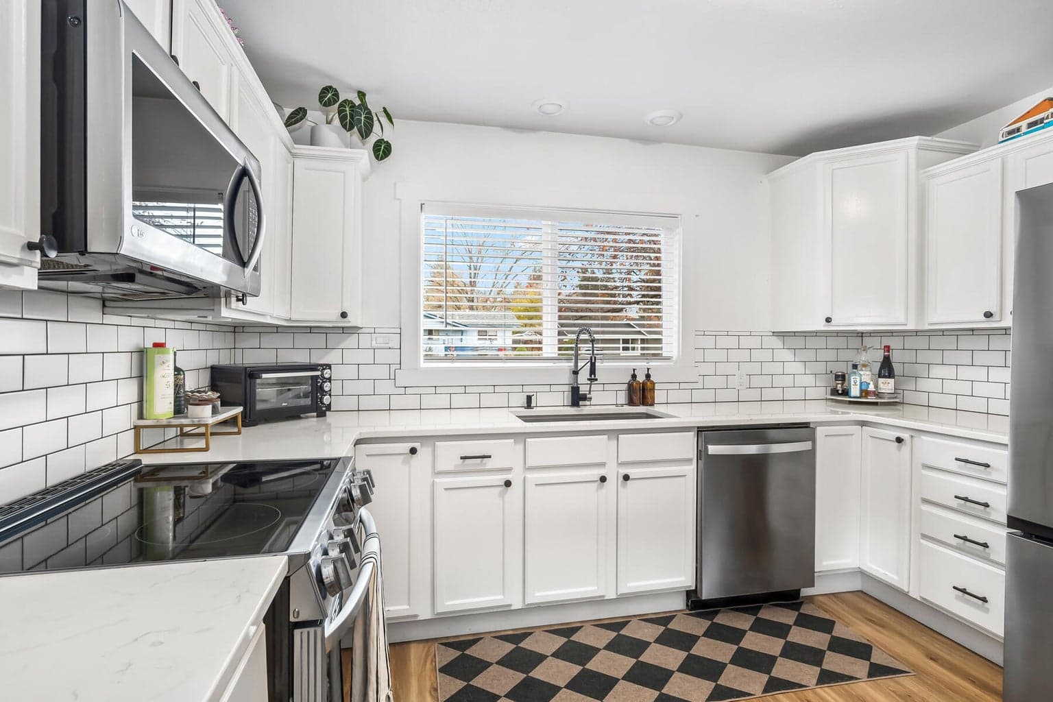 Photo of 1333 NE Dempsey Drive 14 of 41