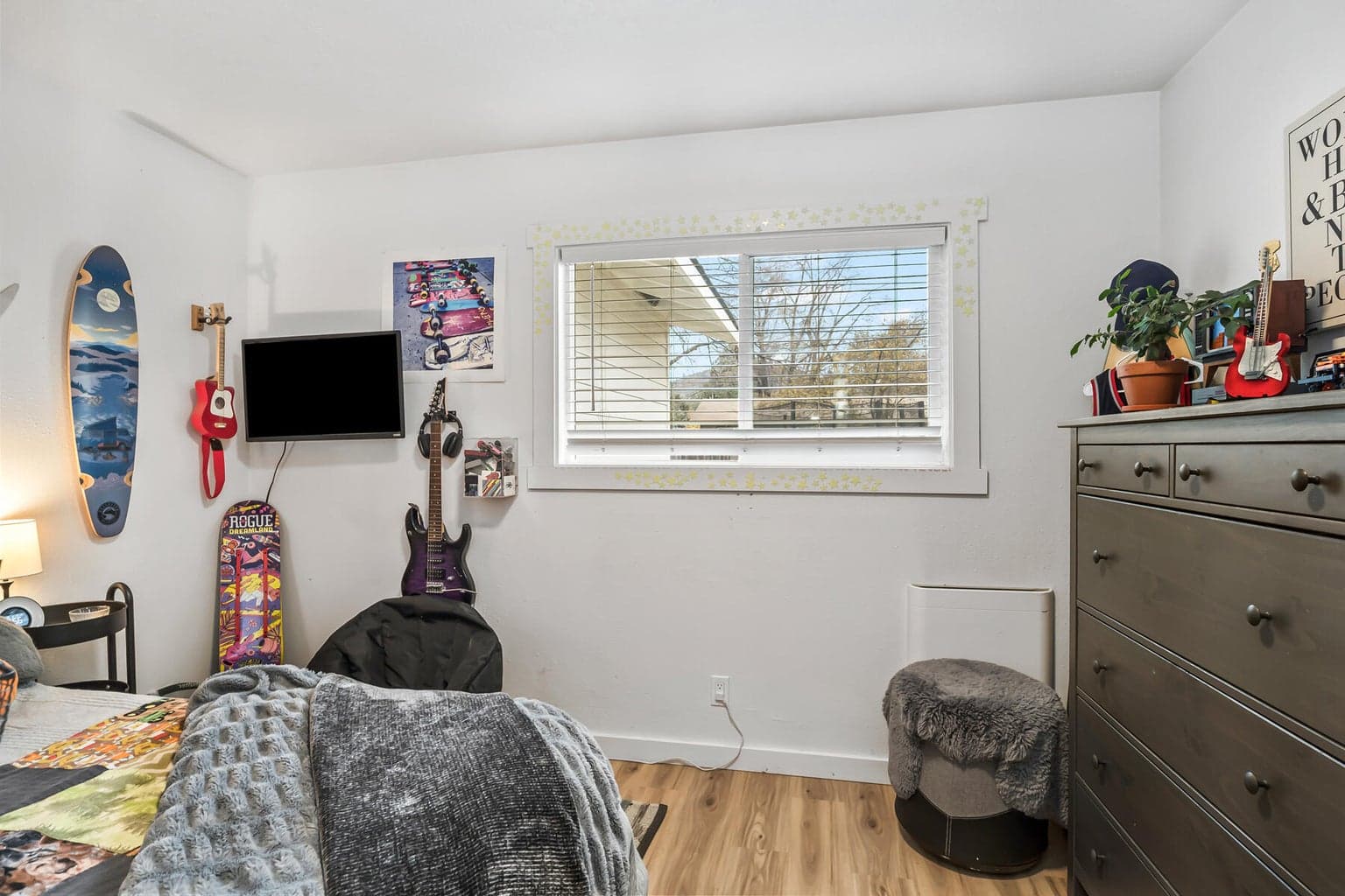 Photo of 1333 NE Dempsey Drive 25 of 41