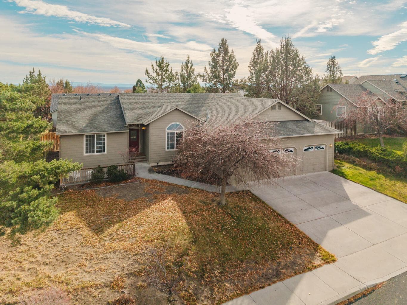 3734 SW Wickiup