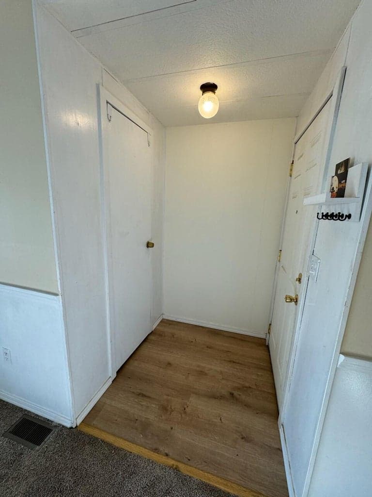 Photo of 820 Wilson 5 of 18