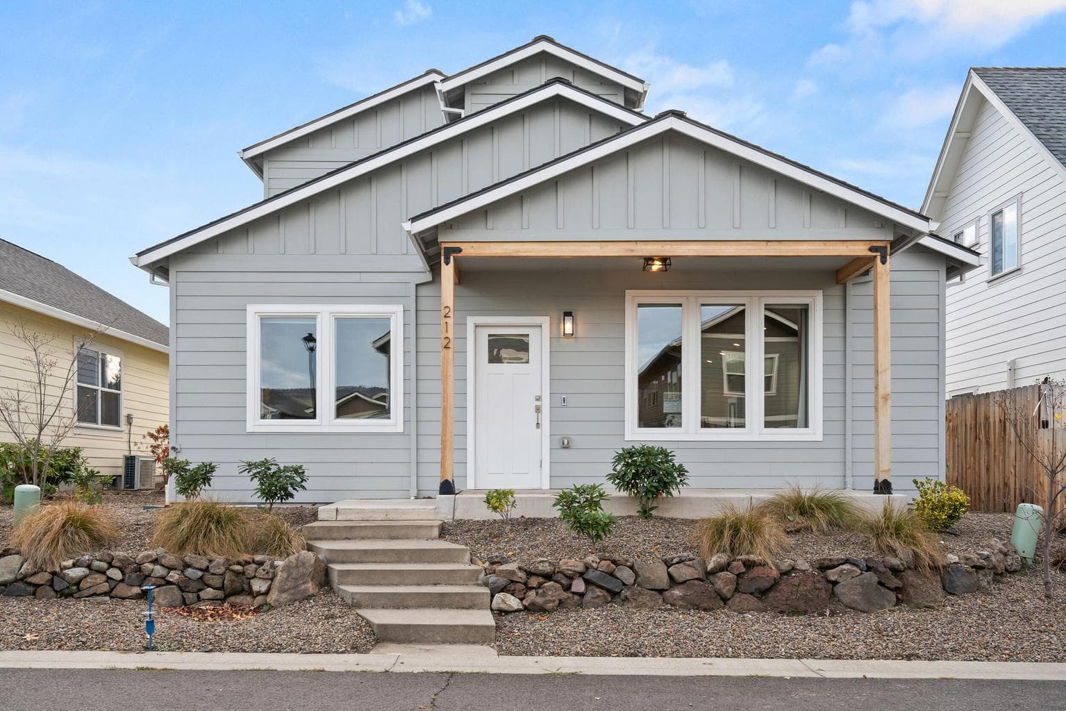 212 Willow, Talent, 97540