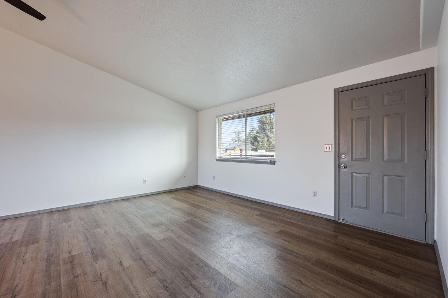 Photo of 2123 SW 33rd Street 8 of 36
