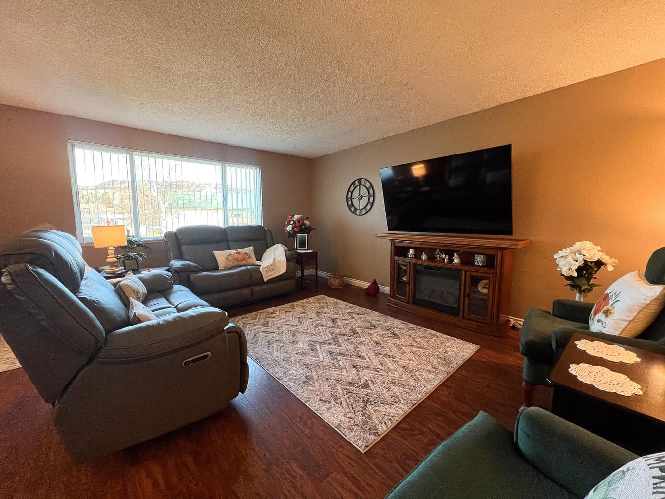 Photo of 1225 B 3 of 32