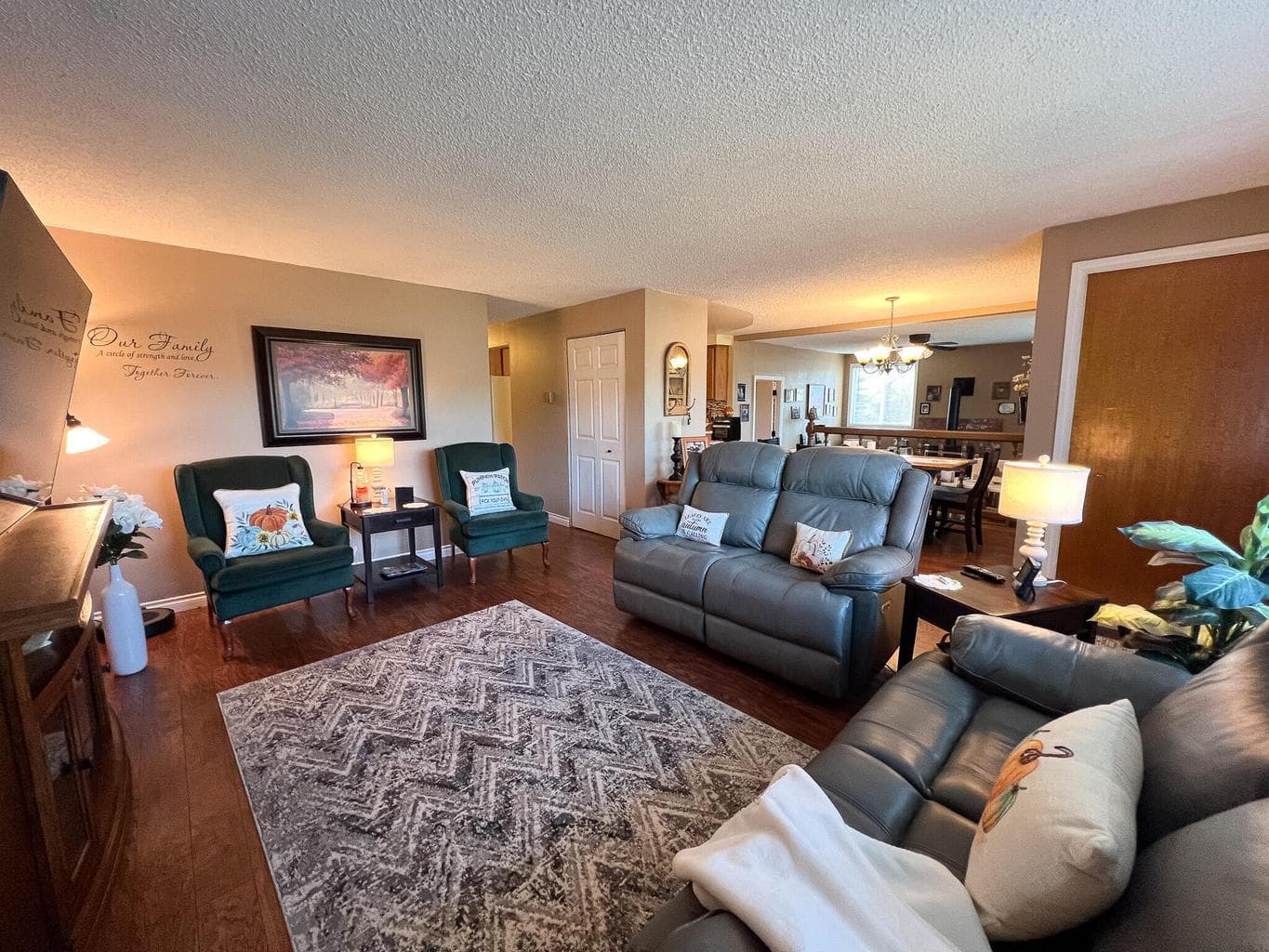 Photo of 1225 B 5 of 32