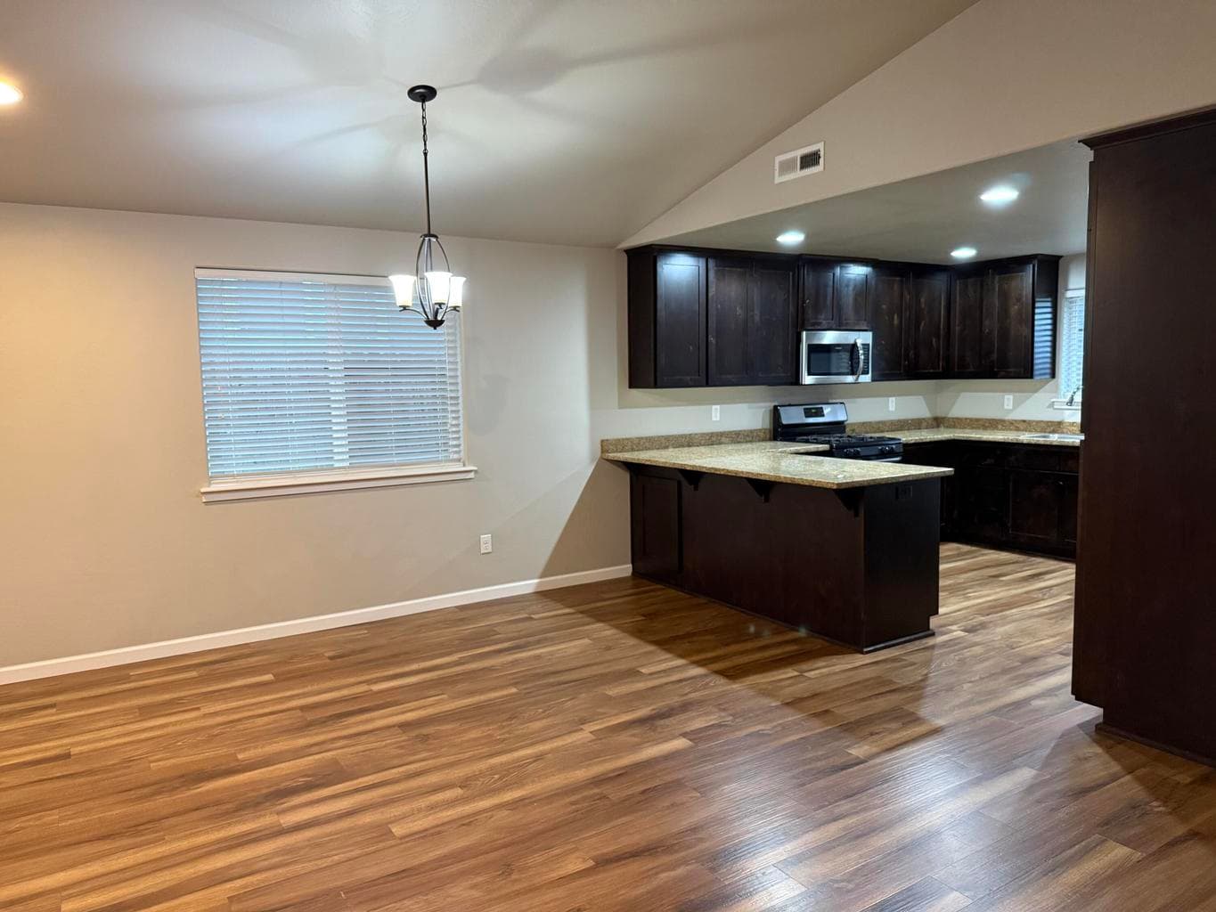 Photo of 912 Stonewater 5 of 21
