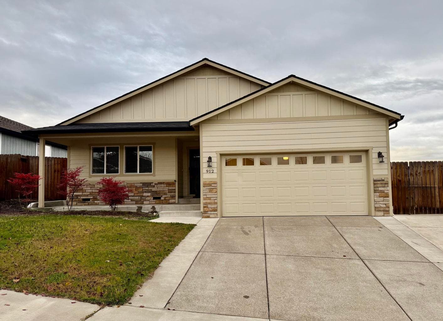 Photo of 912 Stonewater 1 of 21