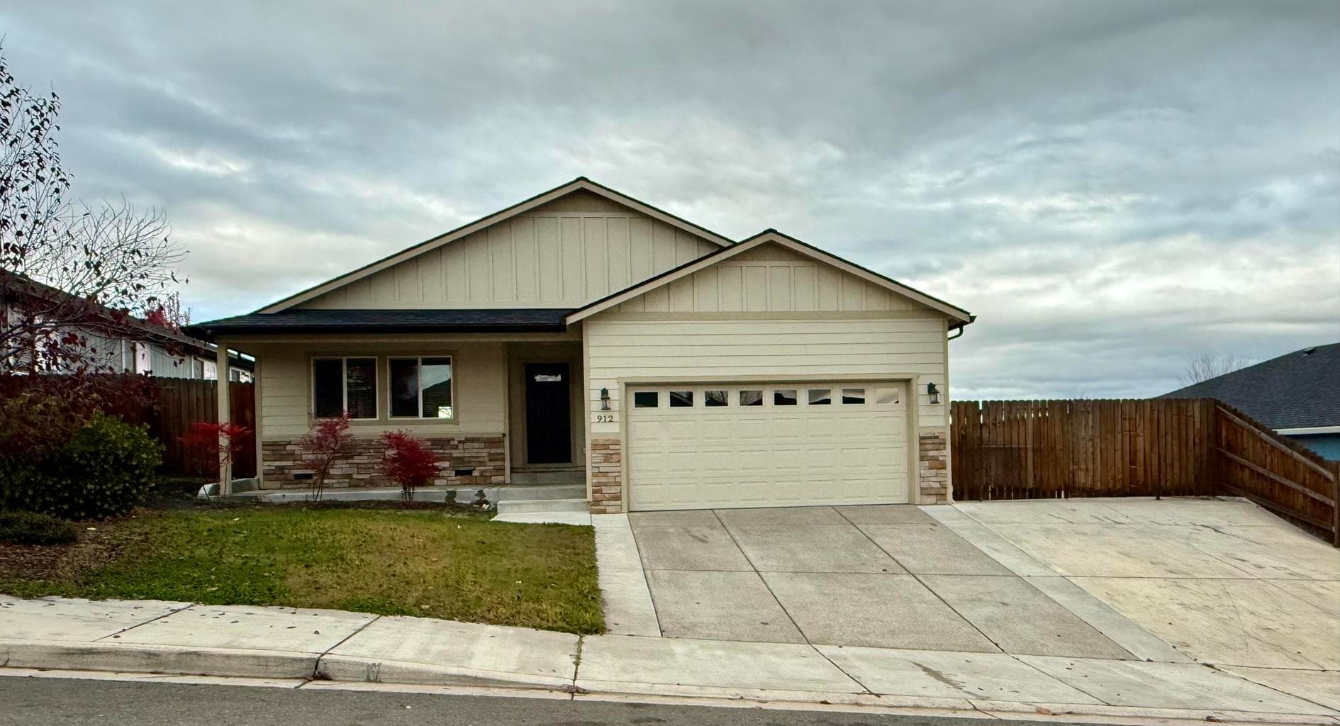 Photo of 912 Stonewater 2 of 21
