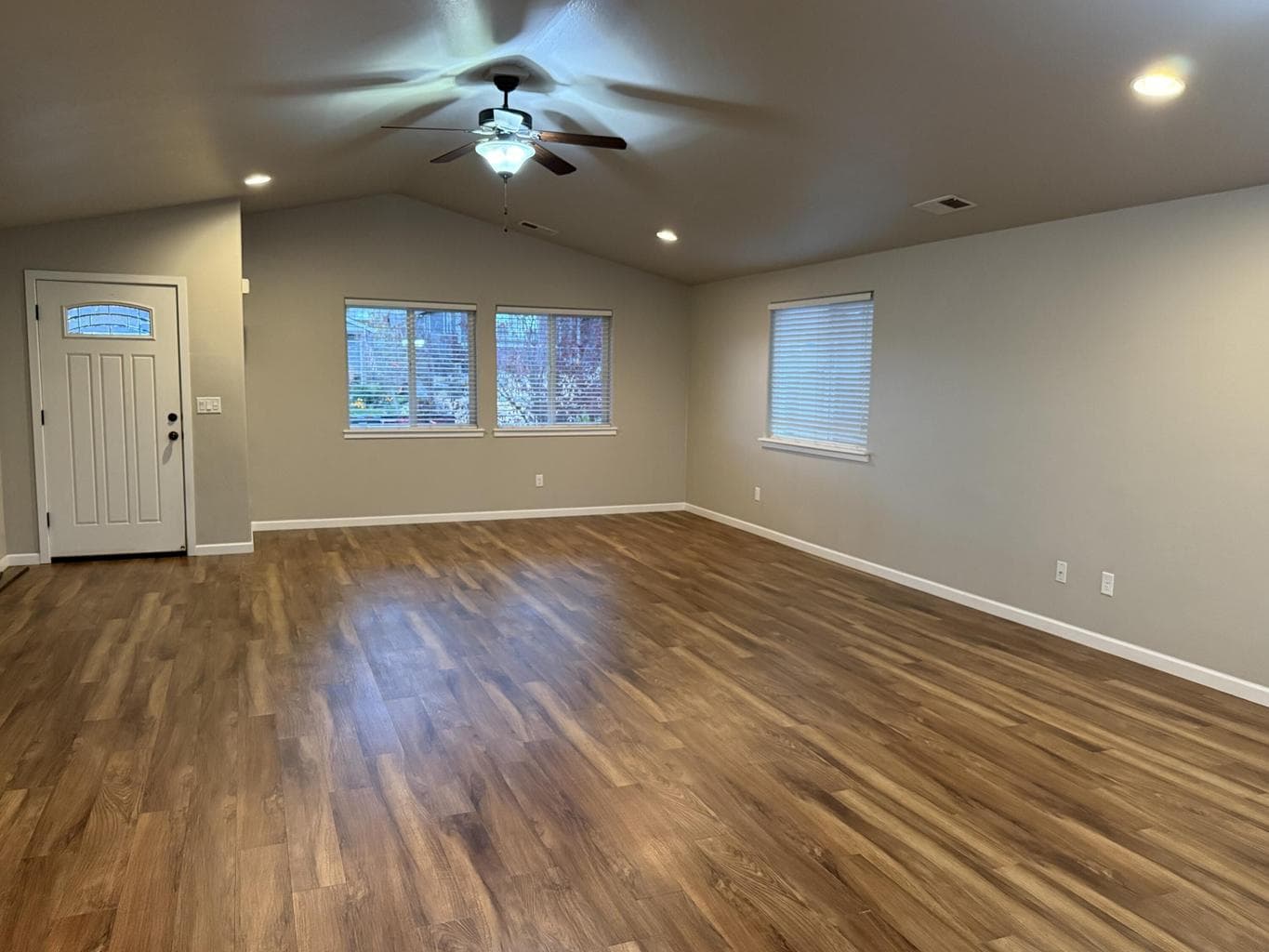 Photo of 912 Stonewater 3 of 21