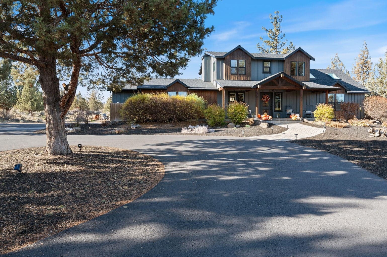 Circular Driveway - Entry to Estate
