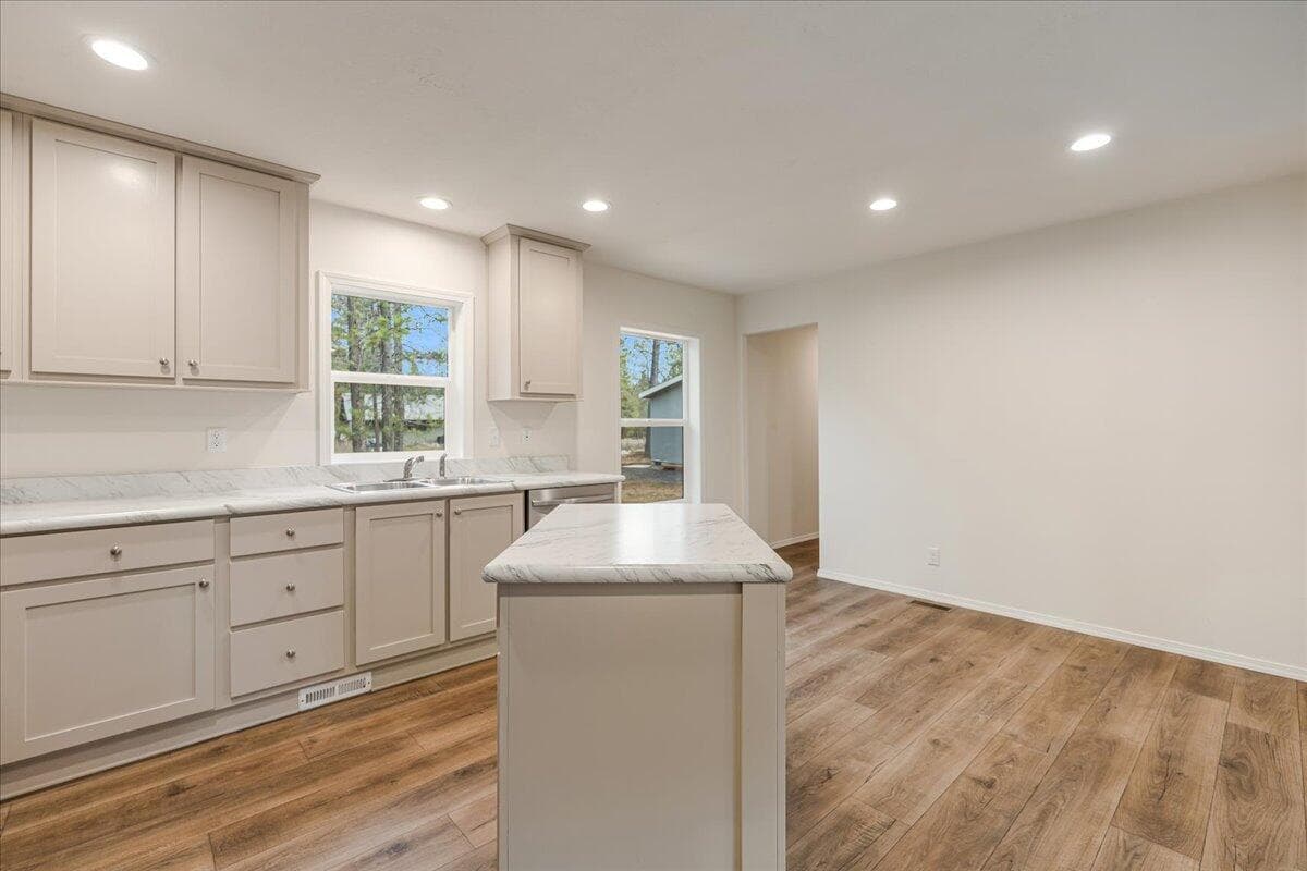 Photo of 52710 Oak Drive 10 of 27