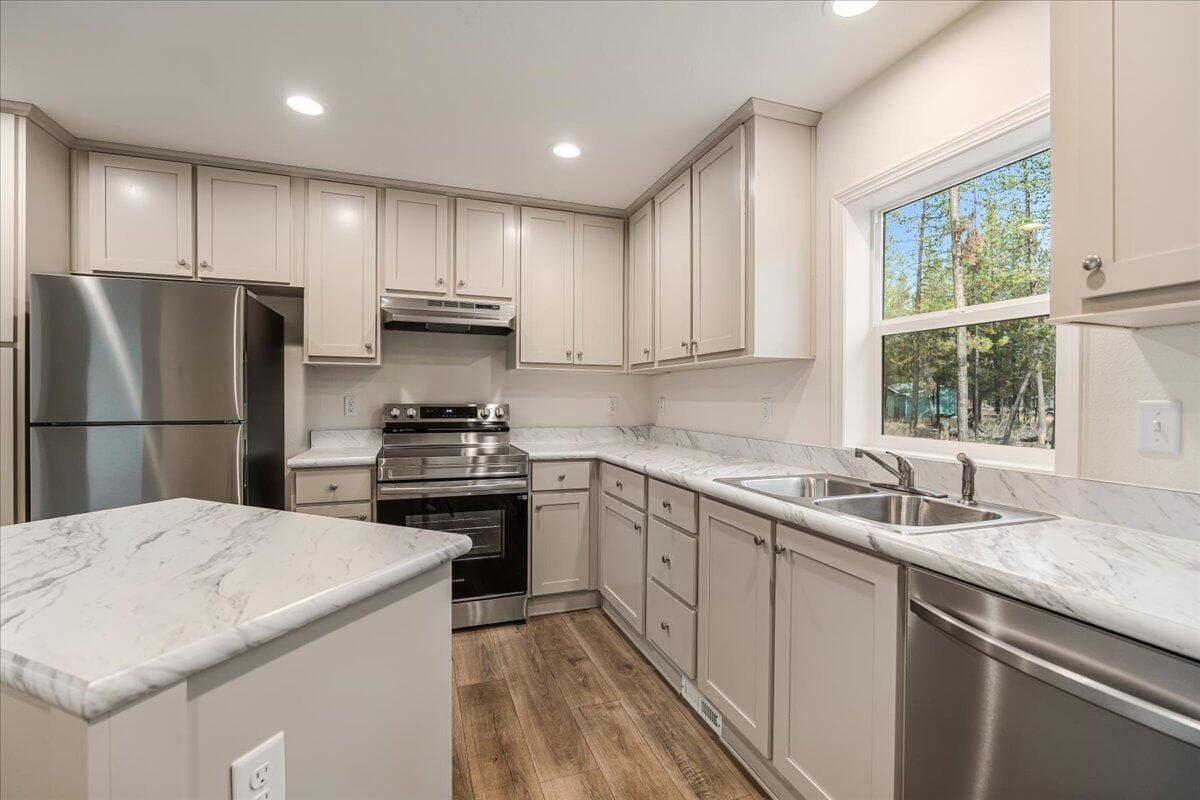 Photo of 52710 Oak Drive 6 of 27