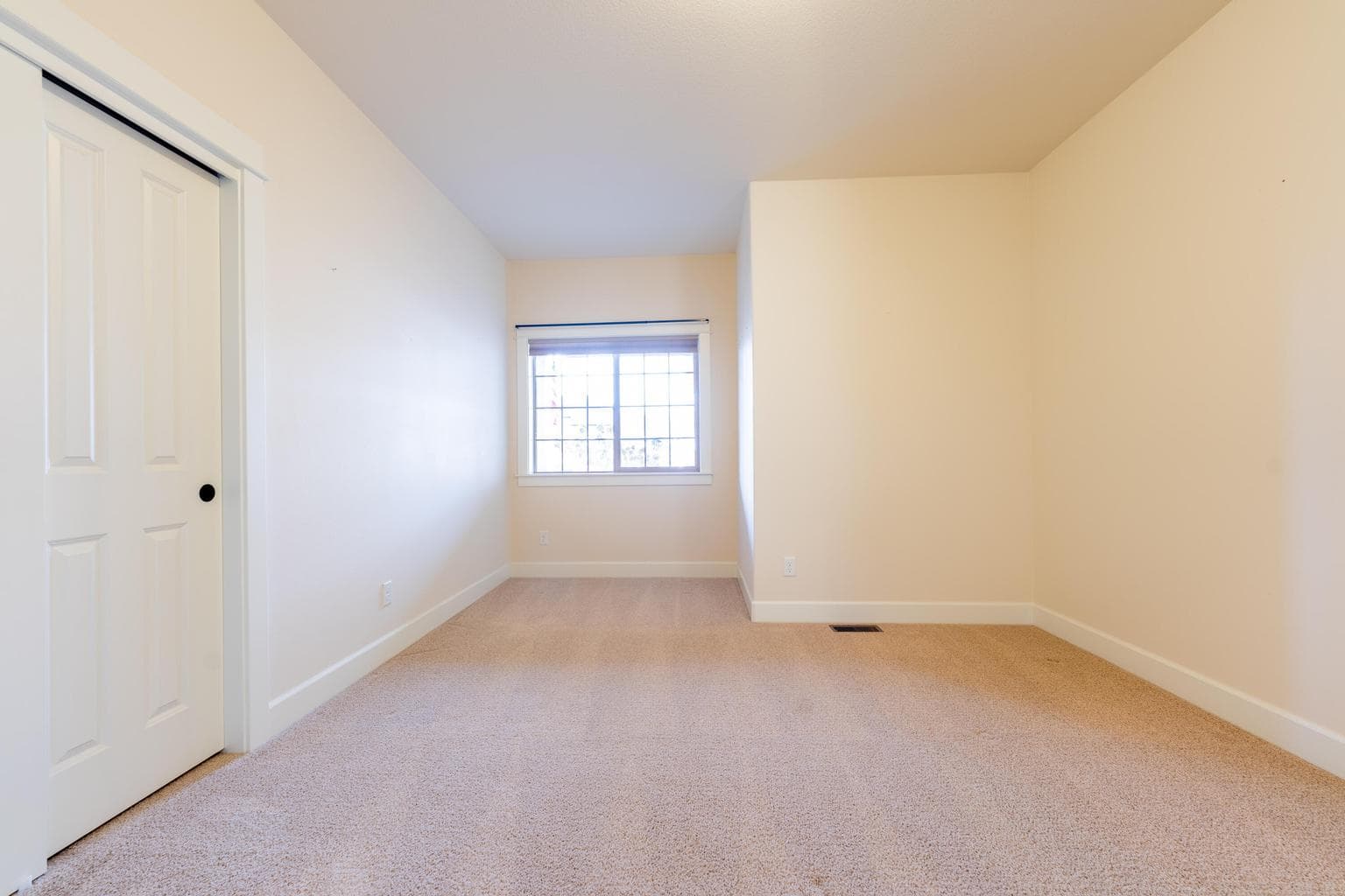 Photo of 1752 NW Upas Avenue 53 of 68