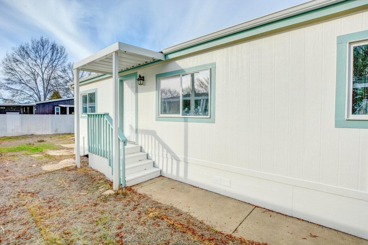 Photo of 633 Archwood 2 of 36