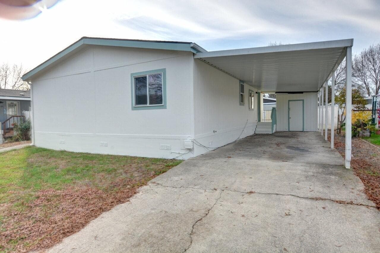 Photo of 633 Archwood 3 of 36