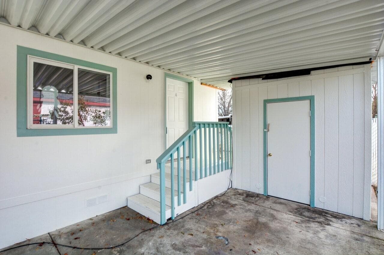 Photo of 633 Archwood 4 of 36