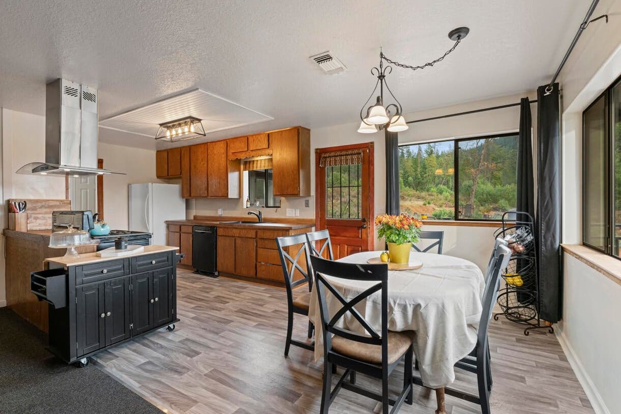 Photo of 4866 Galice 5 of 65