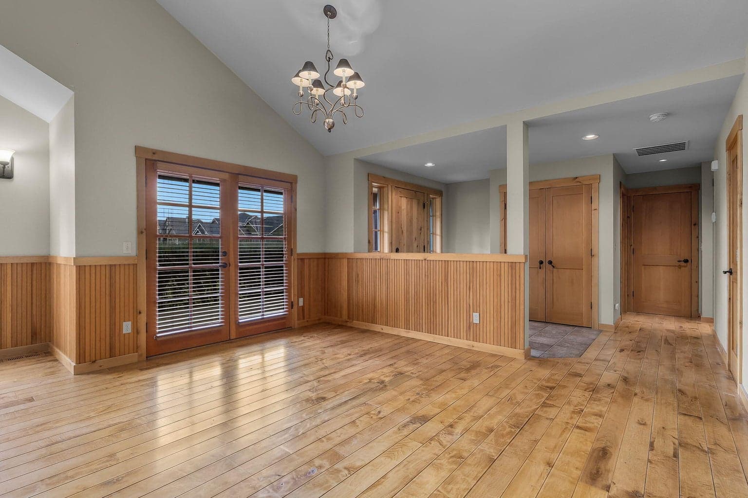 Photo of 546 S Cottonwood Street 12 of 53