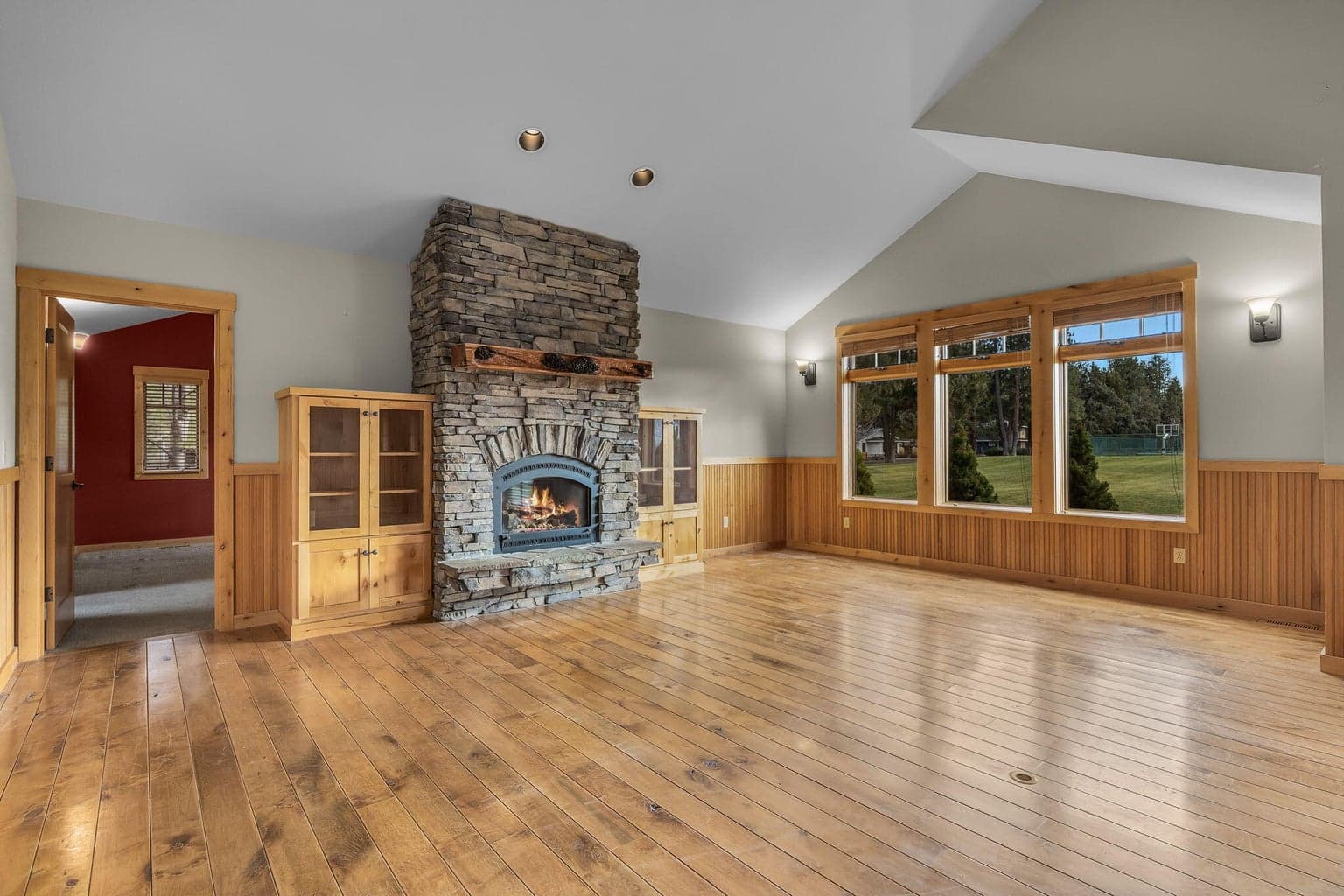 Photo of 546 S Cottonwood Street 13 of 53